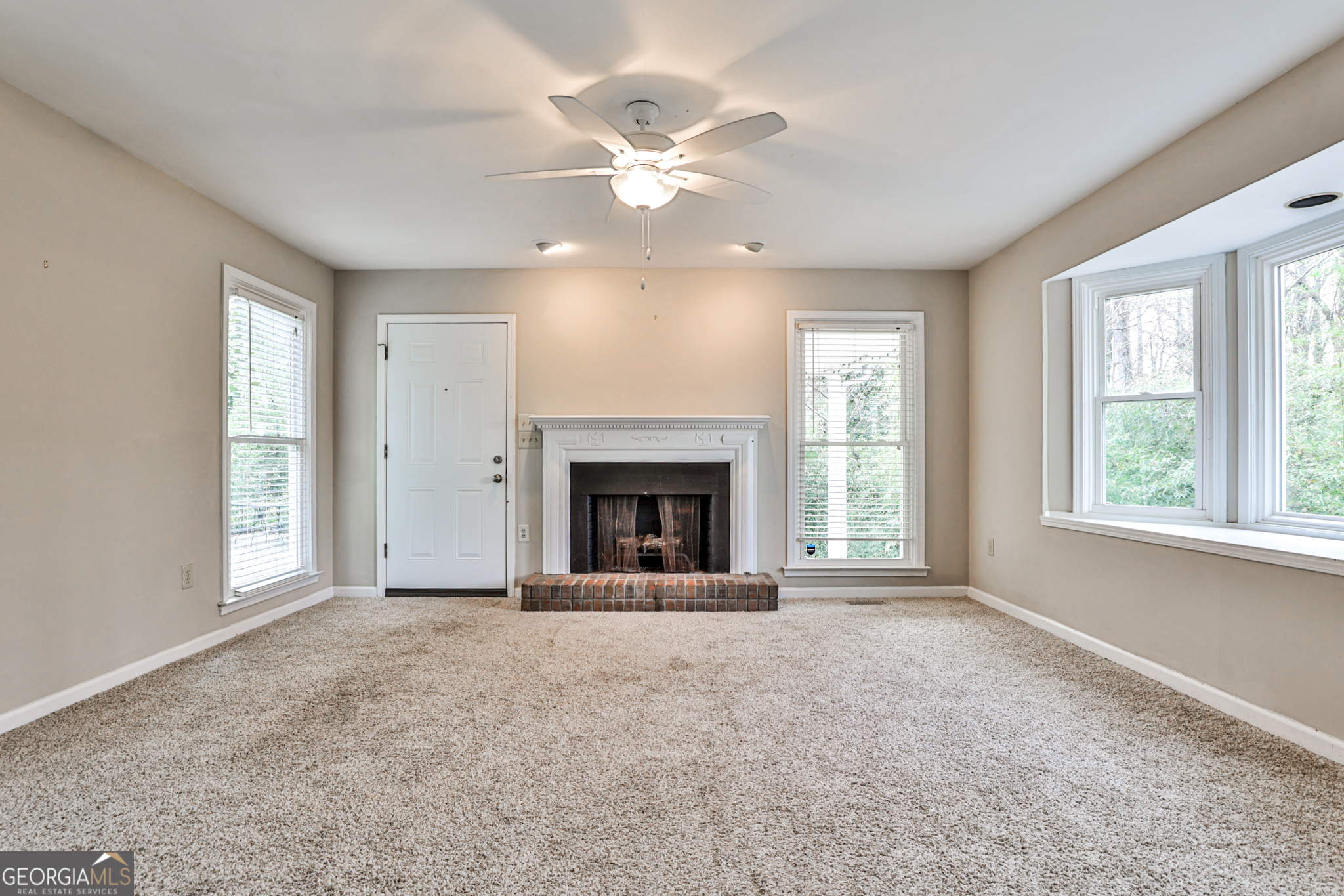 3537 W Hill Street Property Photo 9