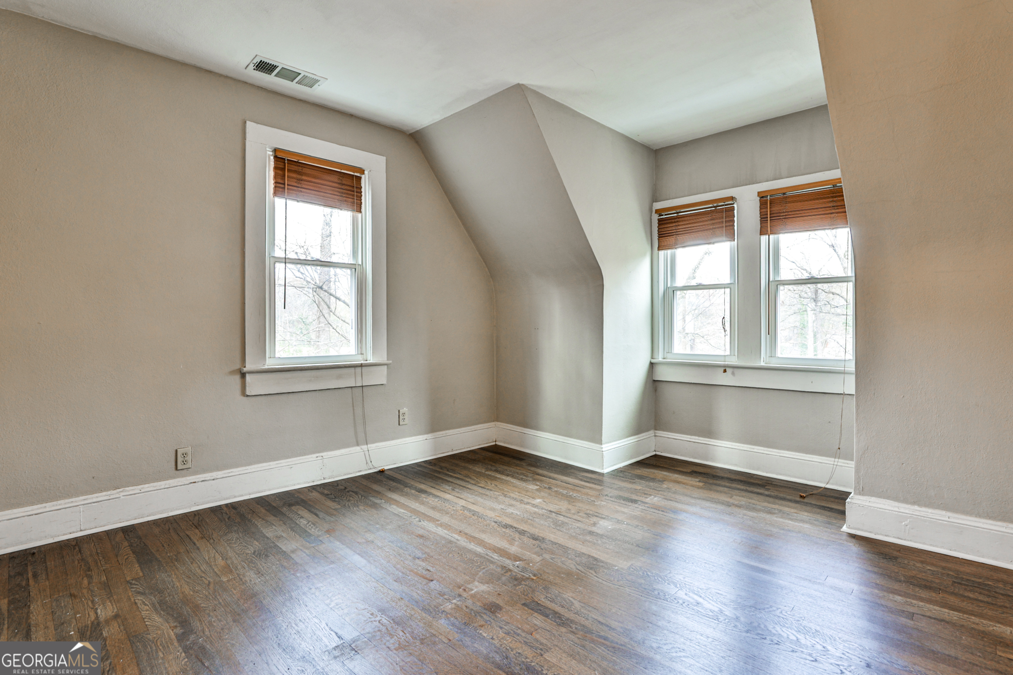 3537 W Hill Street Property Photo 17