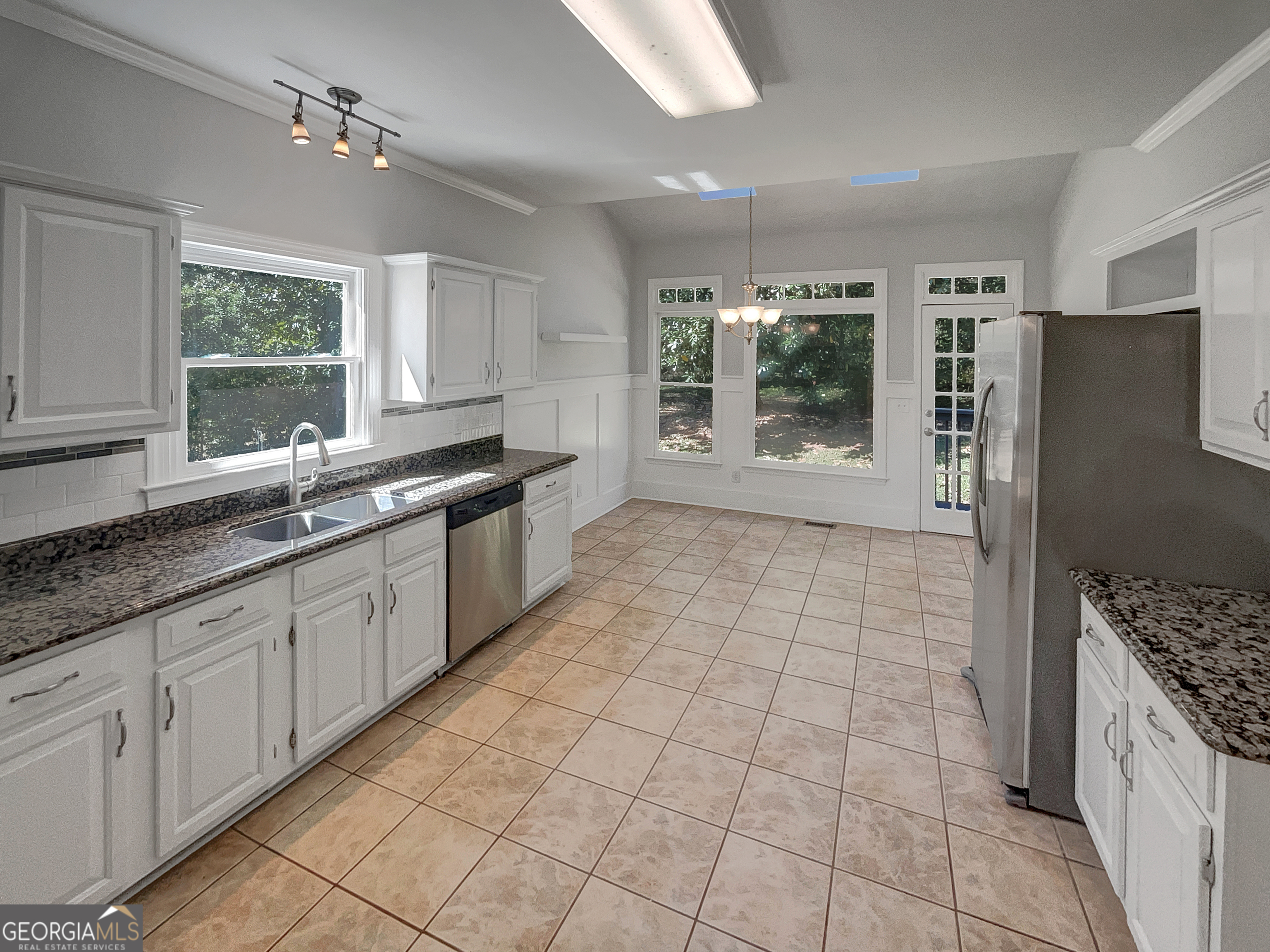 3526 W Hampton Drive Nw Property Photo 8