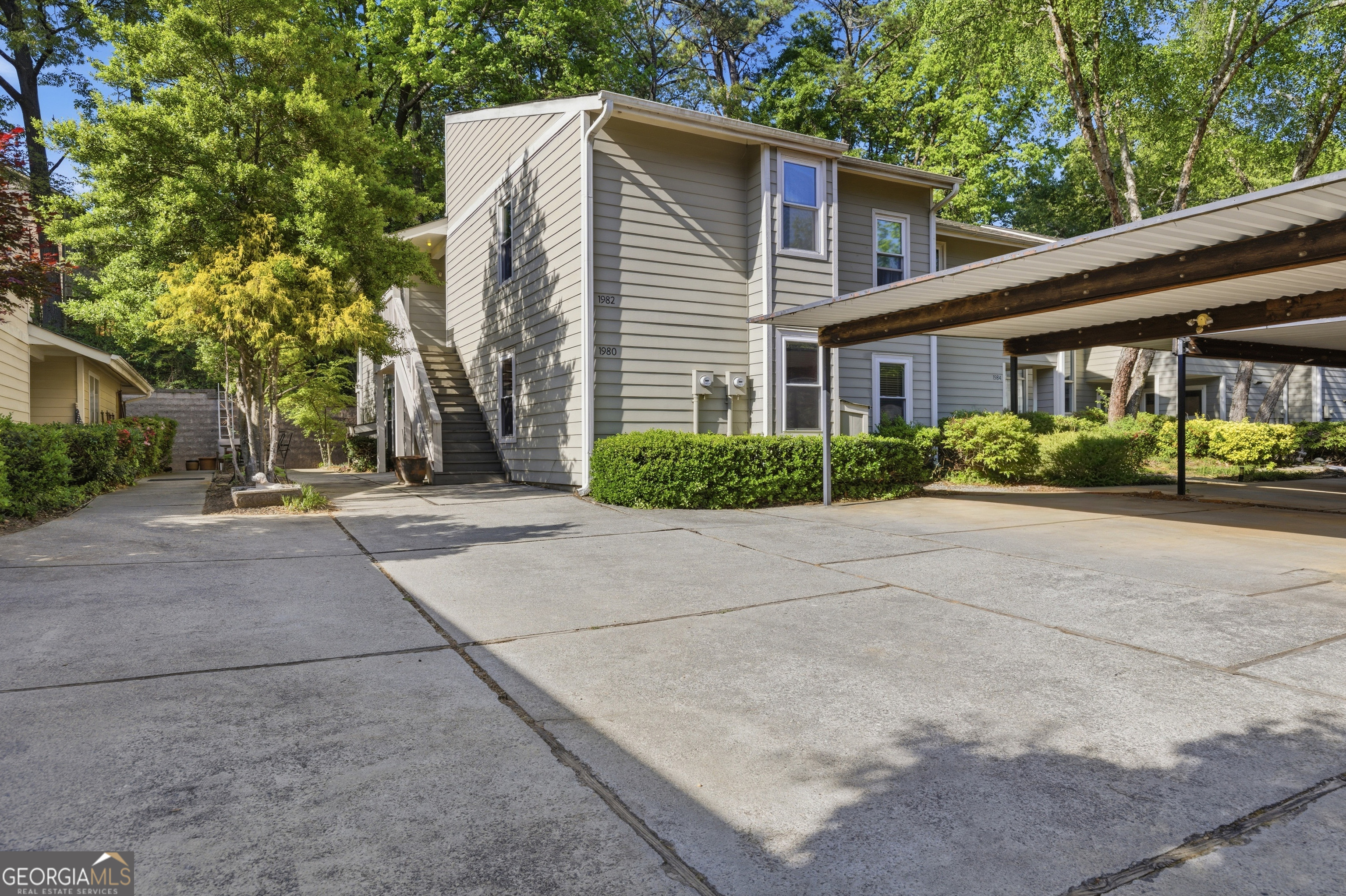 1980 Variations Drive Ne Property Photo 1