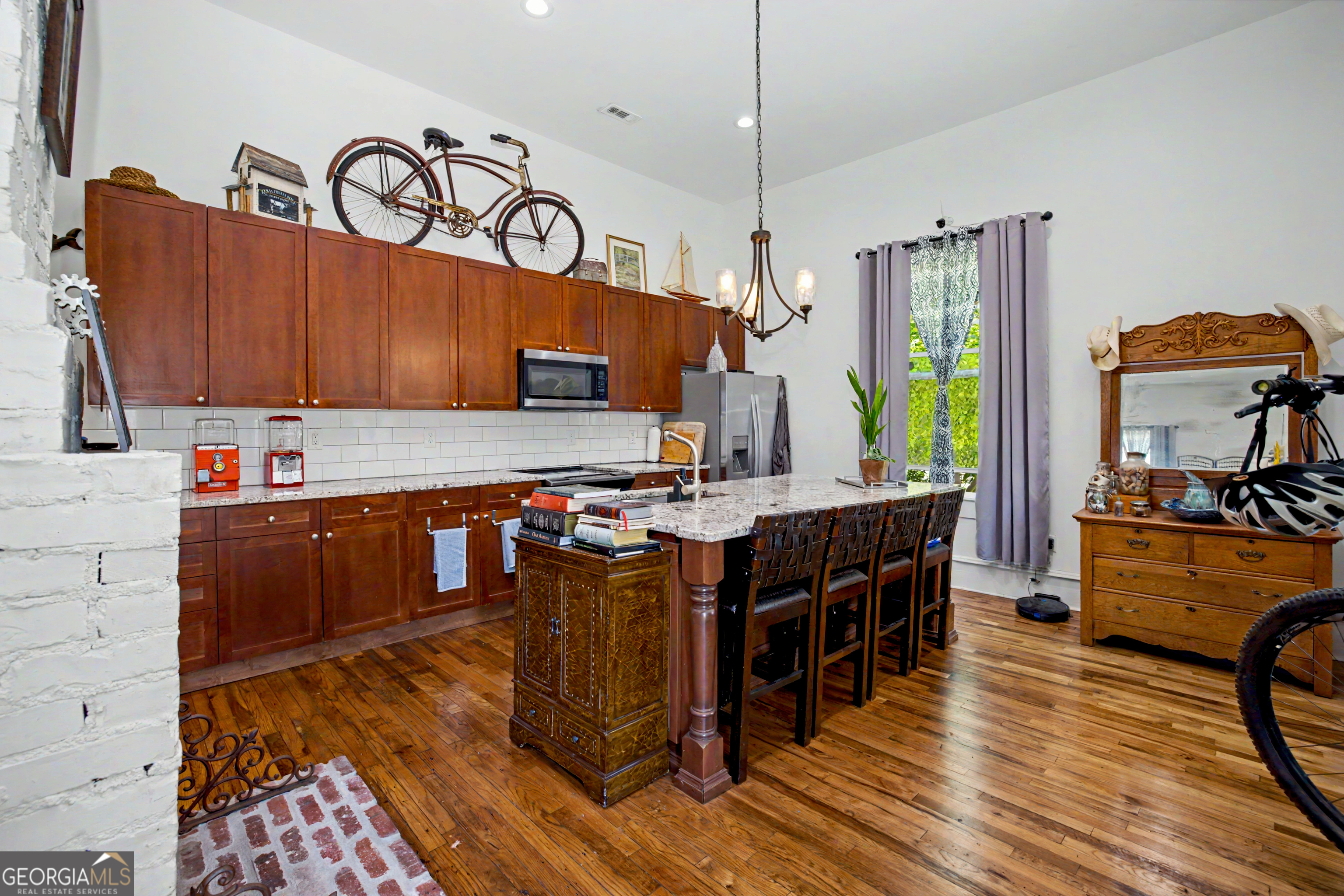 70 E Washington Street Property Photo 6