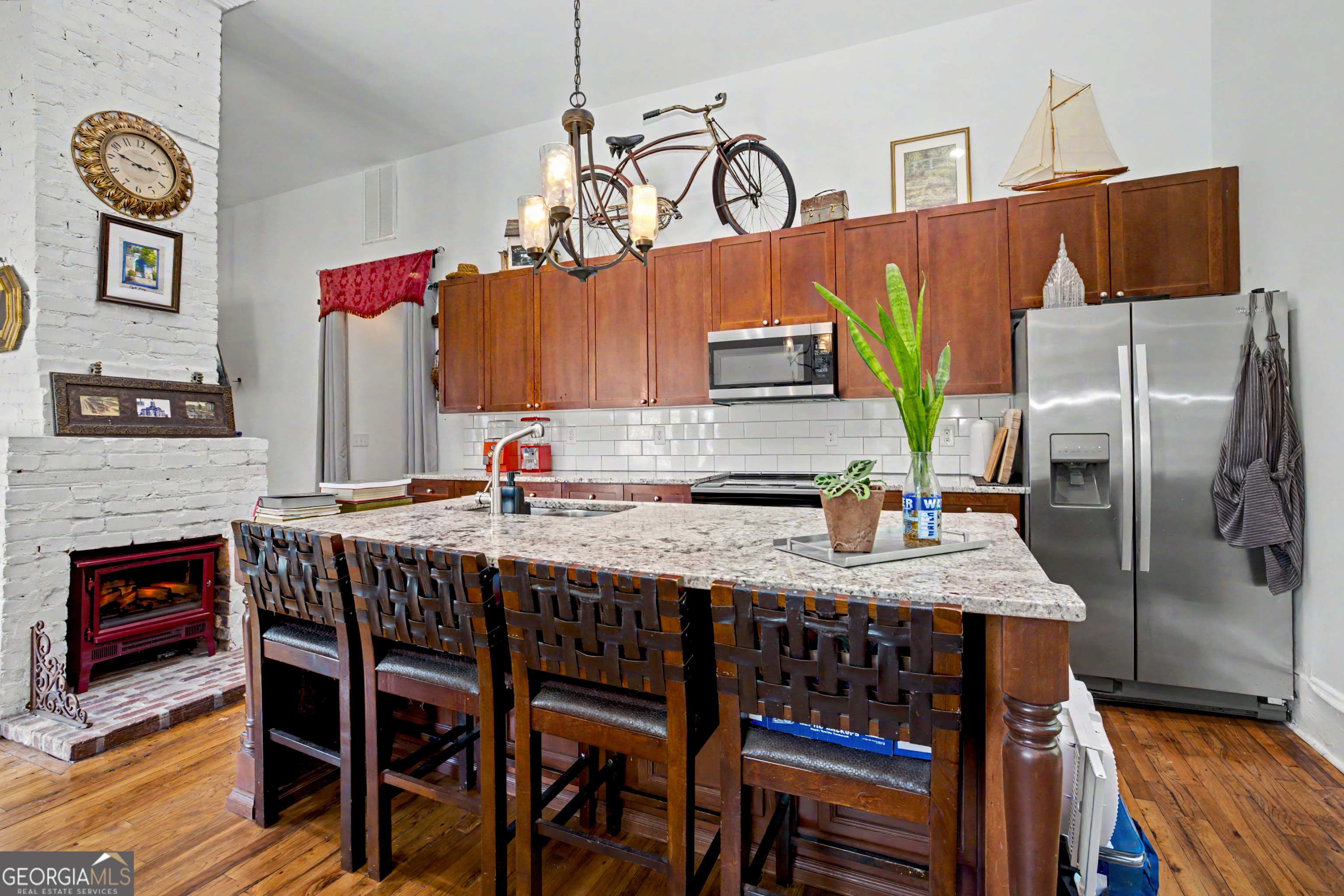 70 E Washington Street Property Photo 8