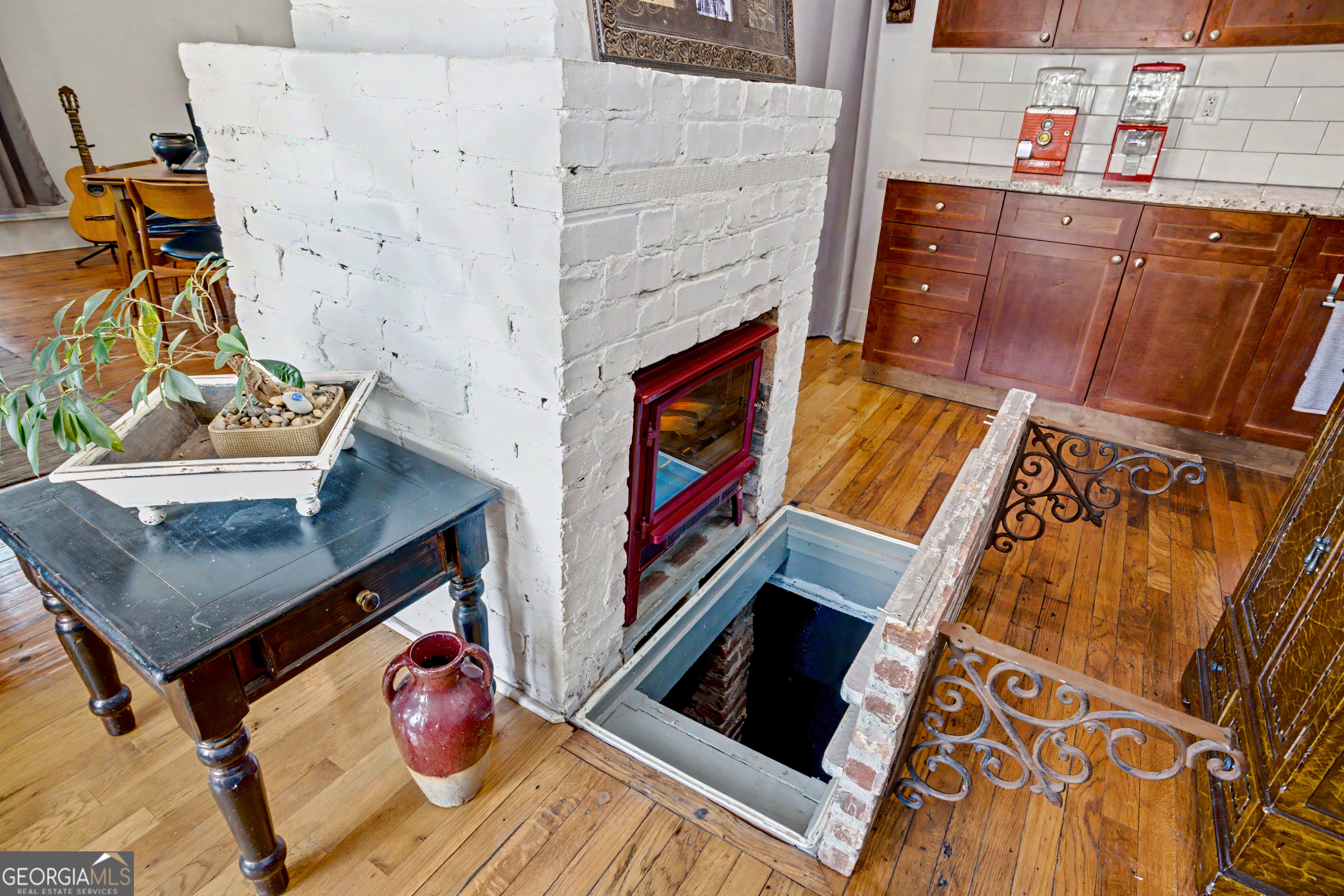 70 E Washington Street Property Photo 9