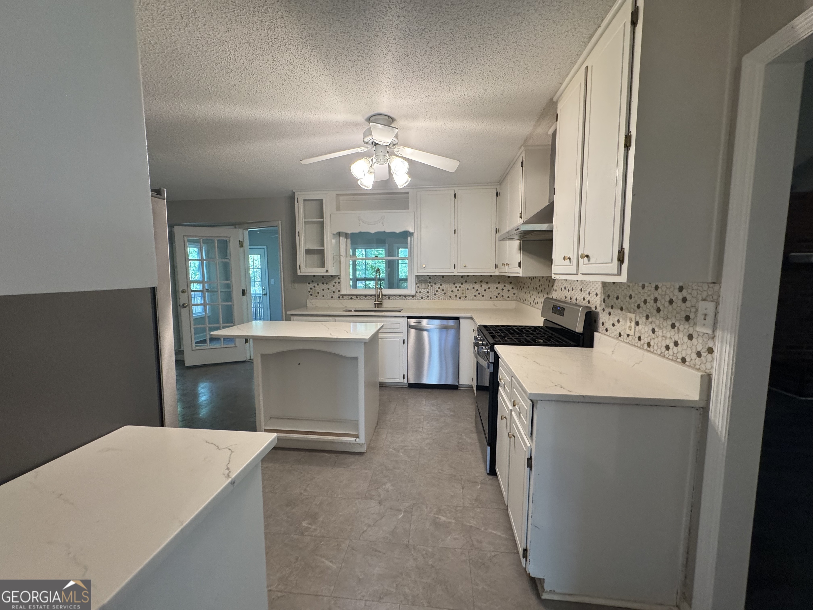 3718 Sussex Drive Property Photo 4