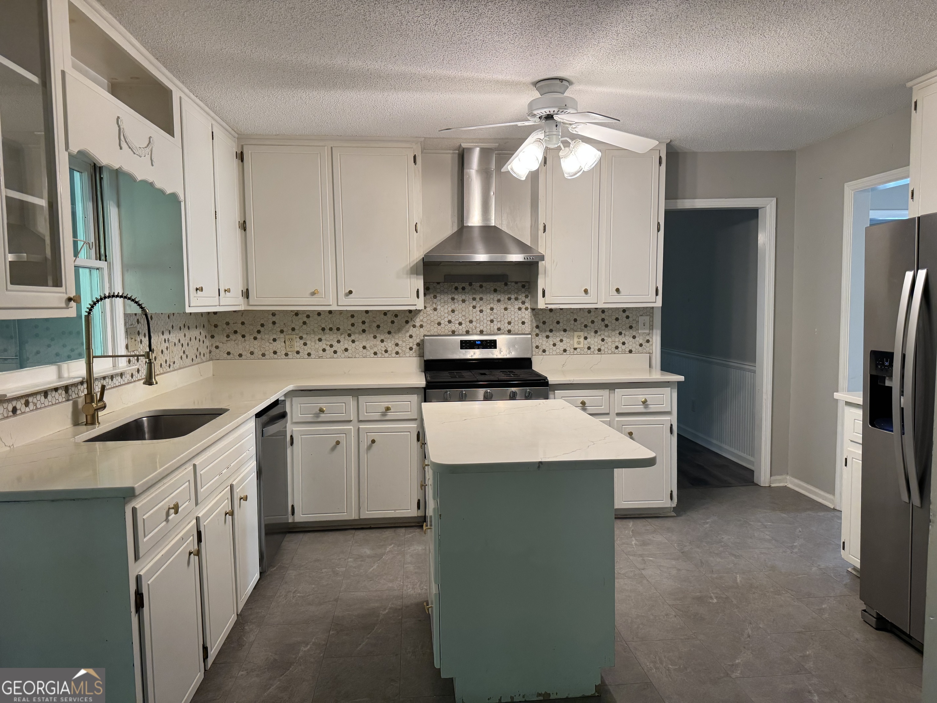 3718 Sussex Drive Property Photo 6