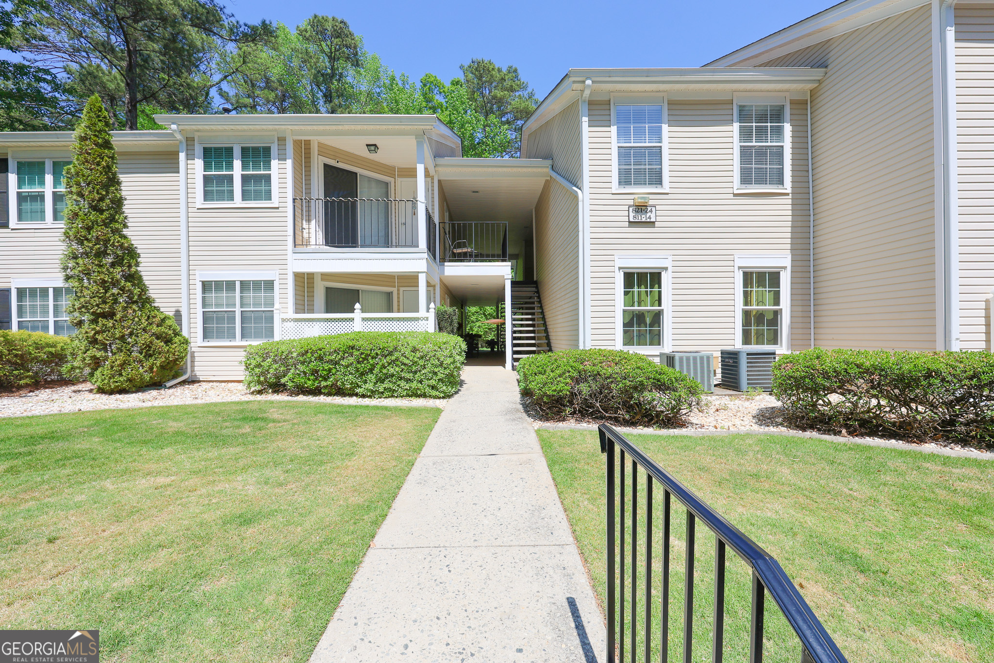 823 Ridgefield Drive Property Photo 1