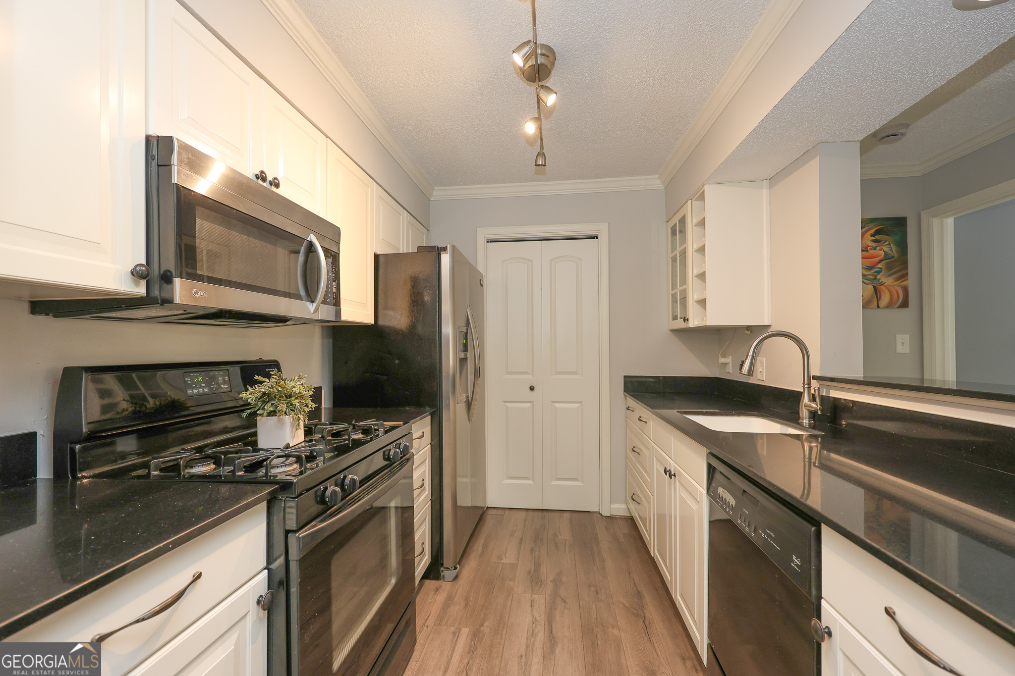 823 Ridgefield Drive Property Photo 30