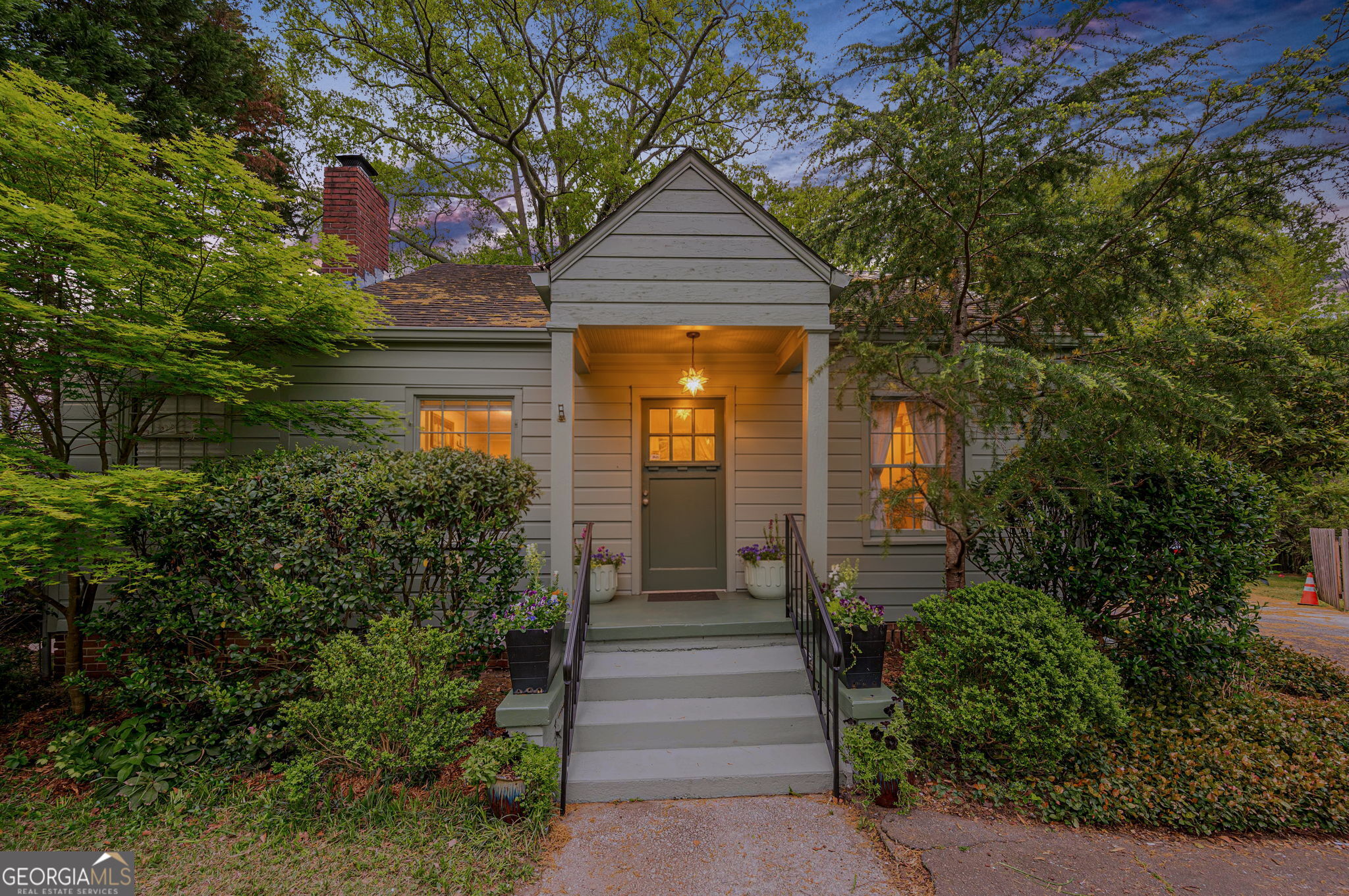 712 Berkeley Avenue Nw Property Photo 1