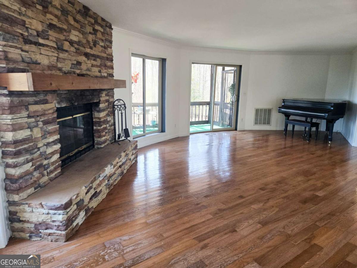 1900 Long Ridge Road Property Photo 6