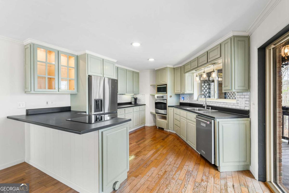 1900 Long Ridge Road Property Photo 8