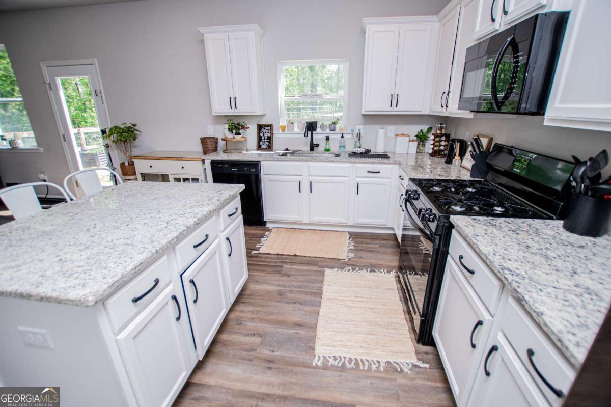 512 Silver Leaf Parkway Property Photo 17