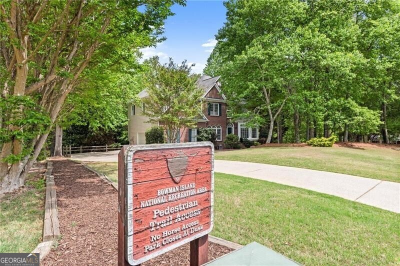 4425 Woodside Court Property Photo 3