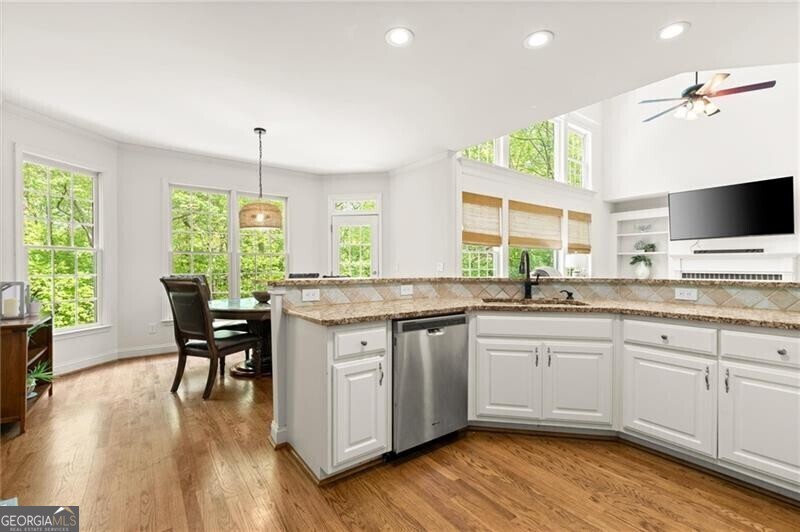 4425 Woodside Court Property Photo 11