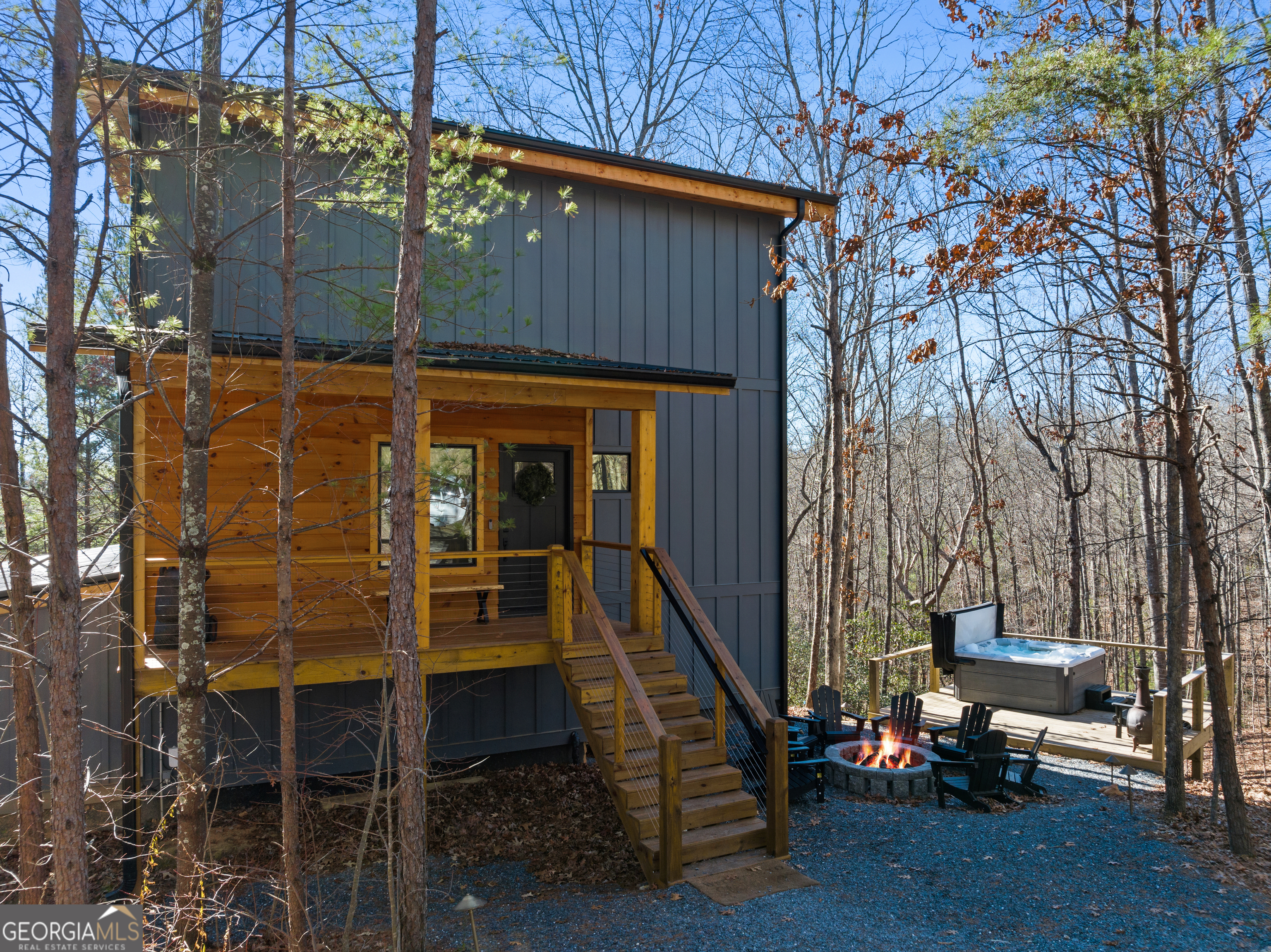 572 Left Turn Property Photo 3