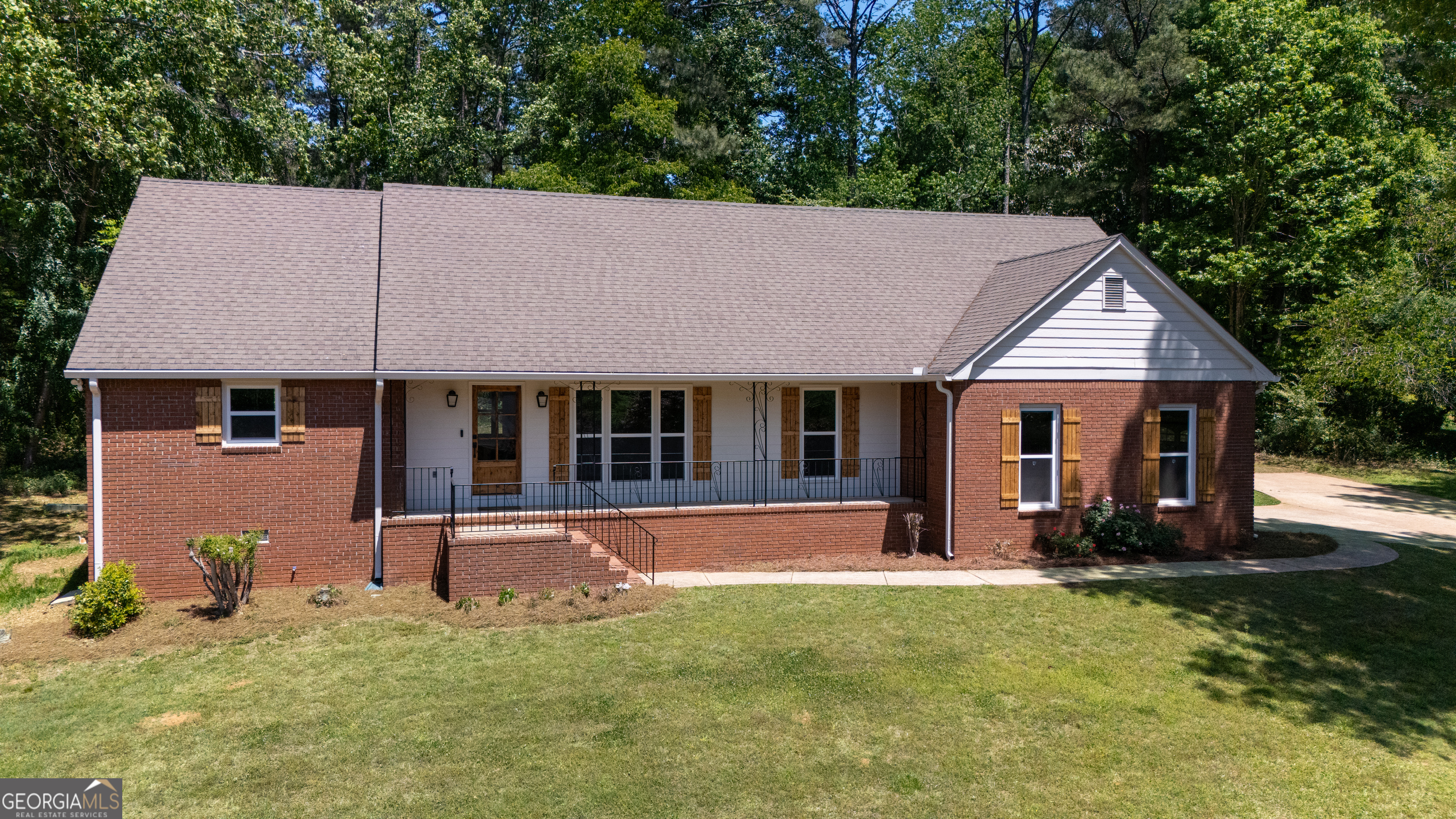 406 Ashford Circle Property Photo 1