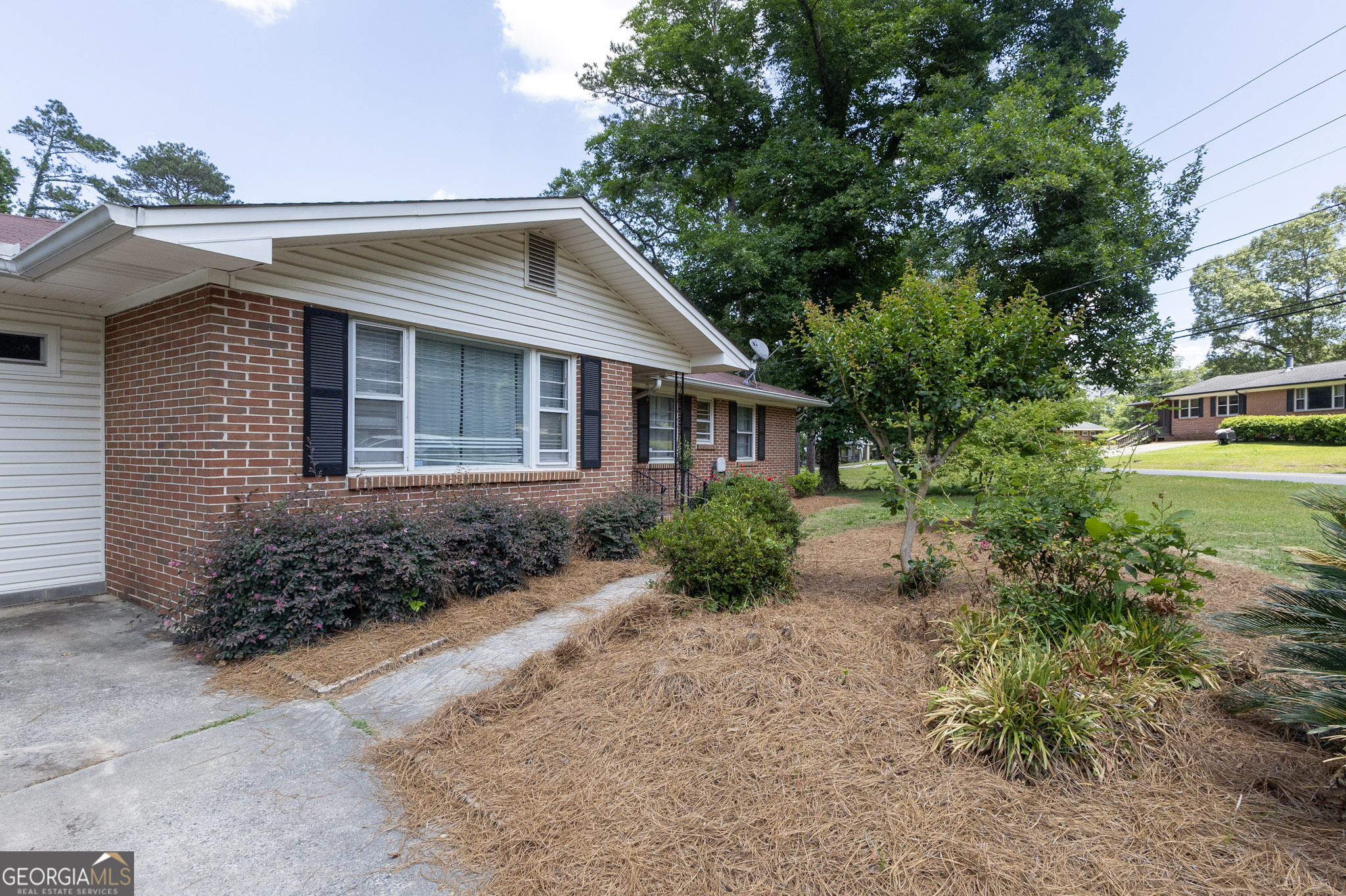 408 Skyway Drive Property Photo 4