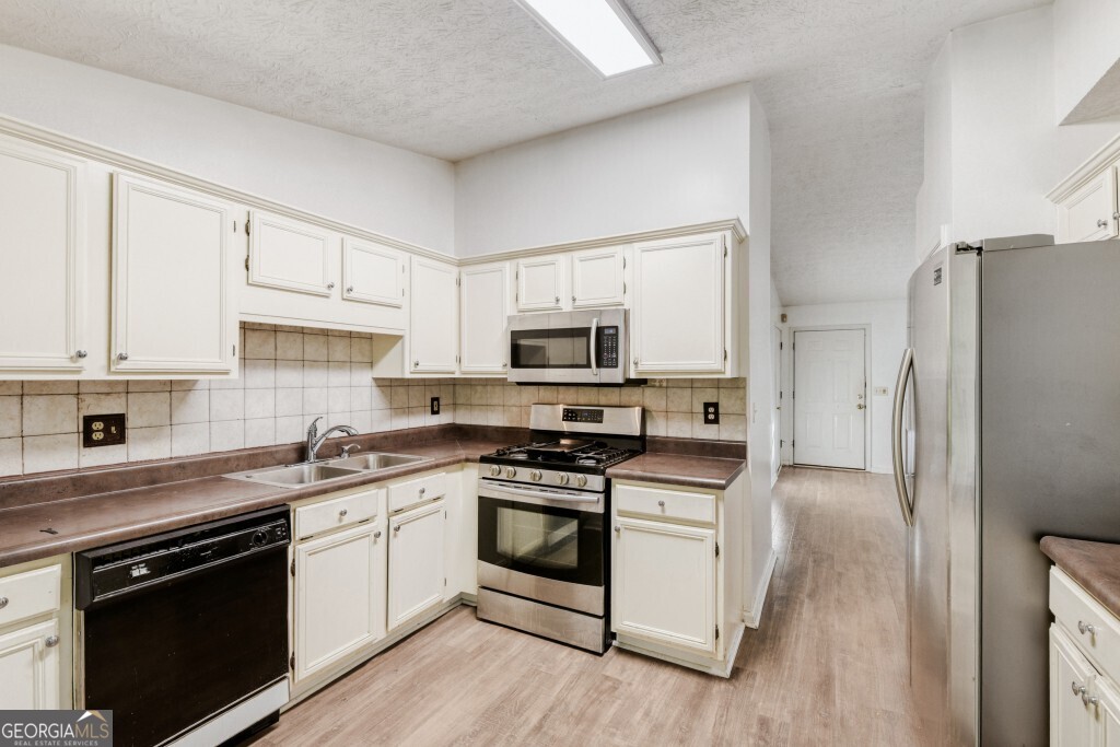 2032 Briar Trail Court Sw Property Photo 6