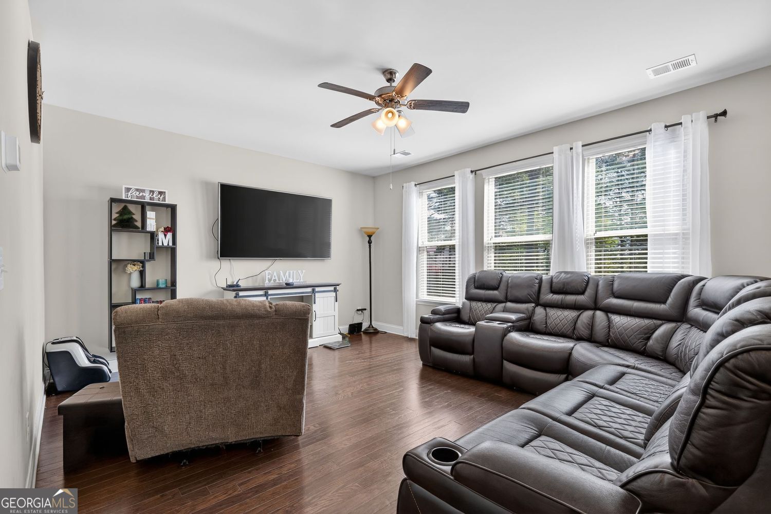 1817 Highland Creek Drive Property Photo 1