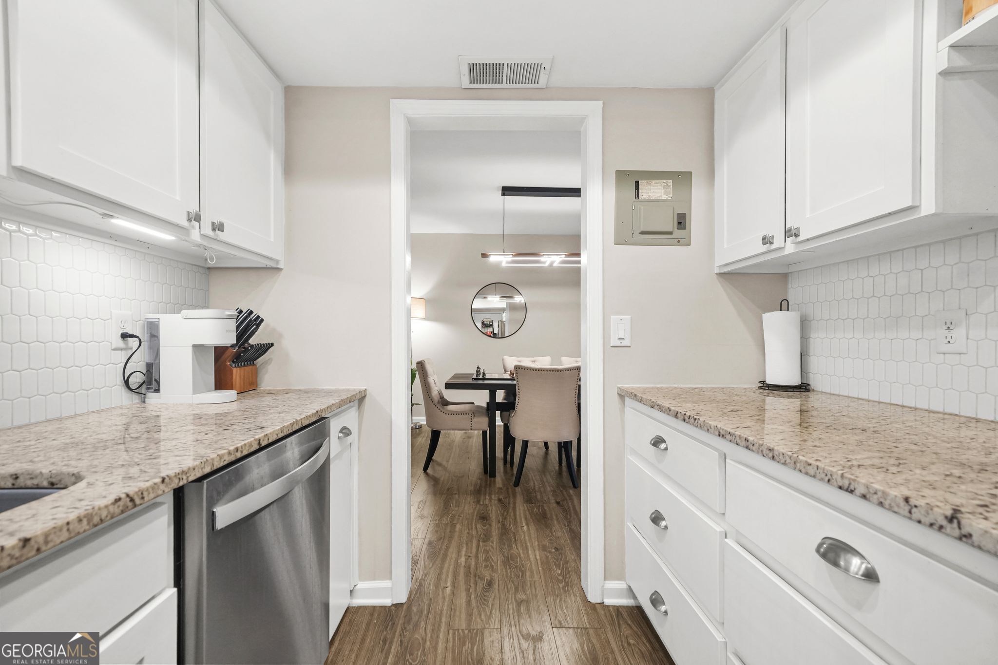 6851 Roswell Road # F30 Property Photo 11