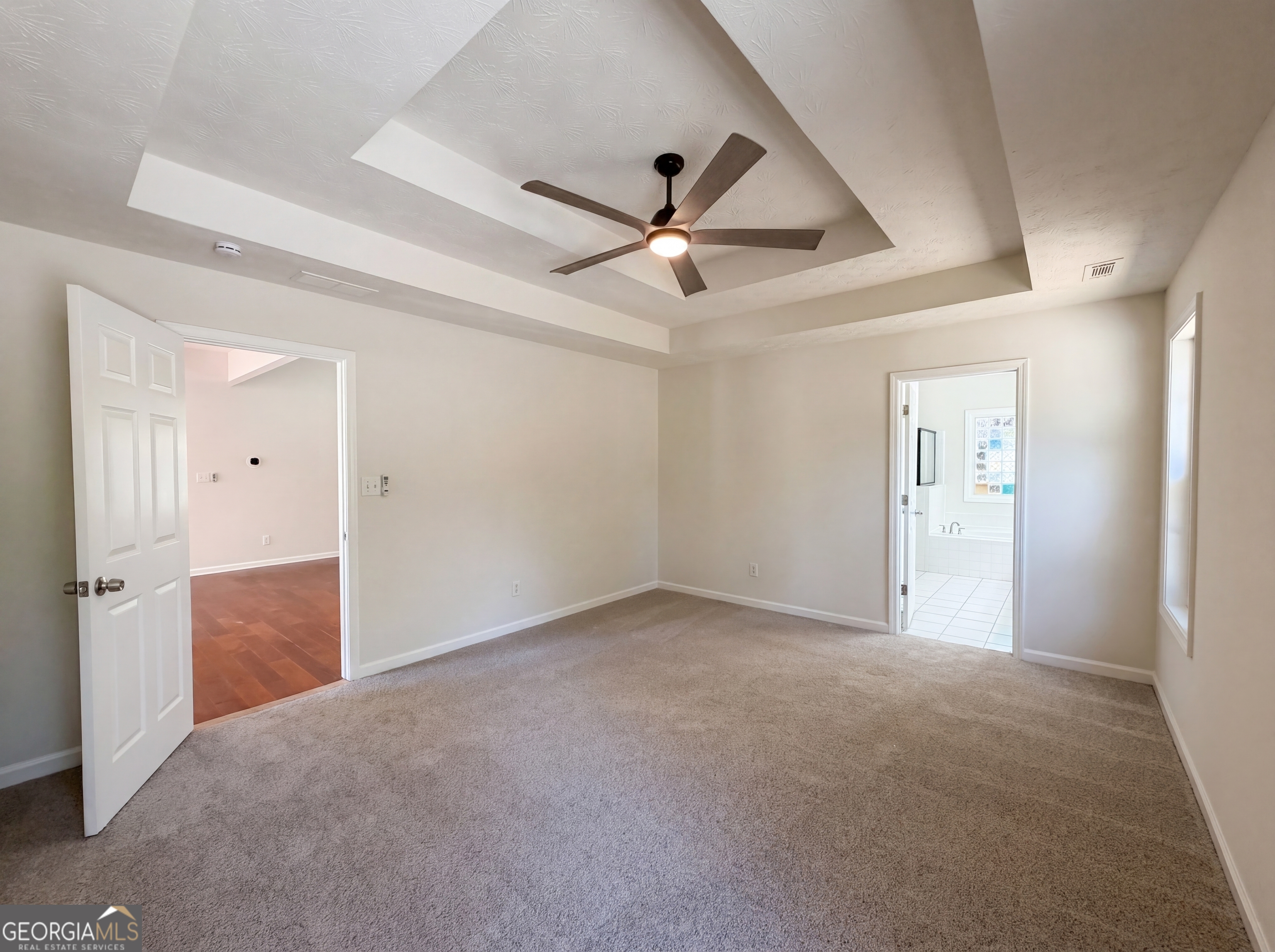 335 Hunters Glen Property Photo 4