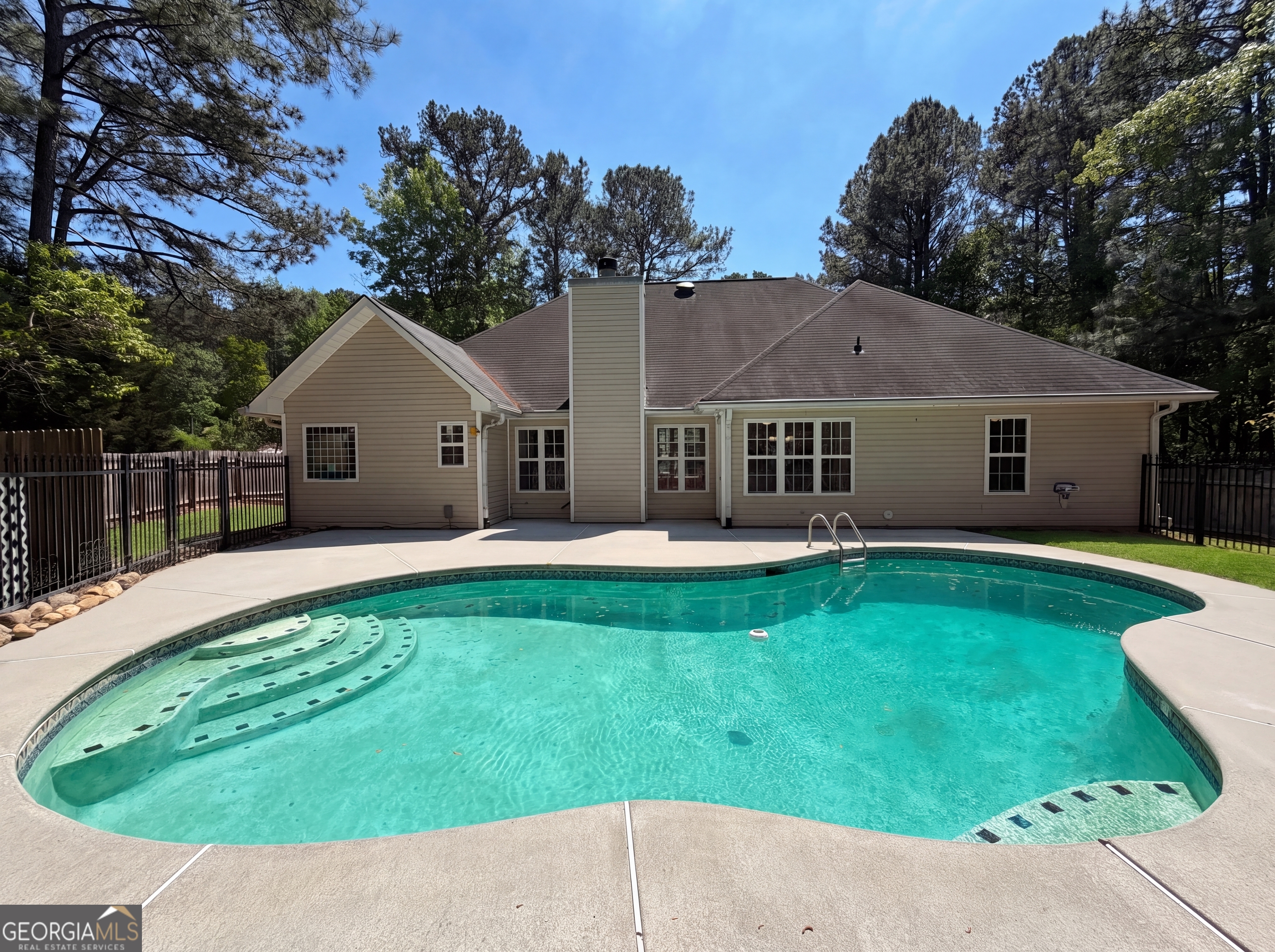 335 Hunters Glen Property Photo 5