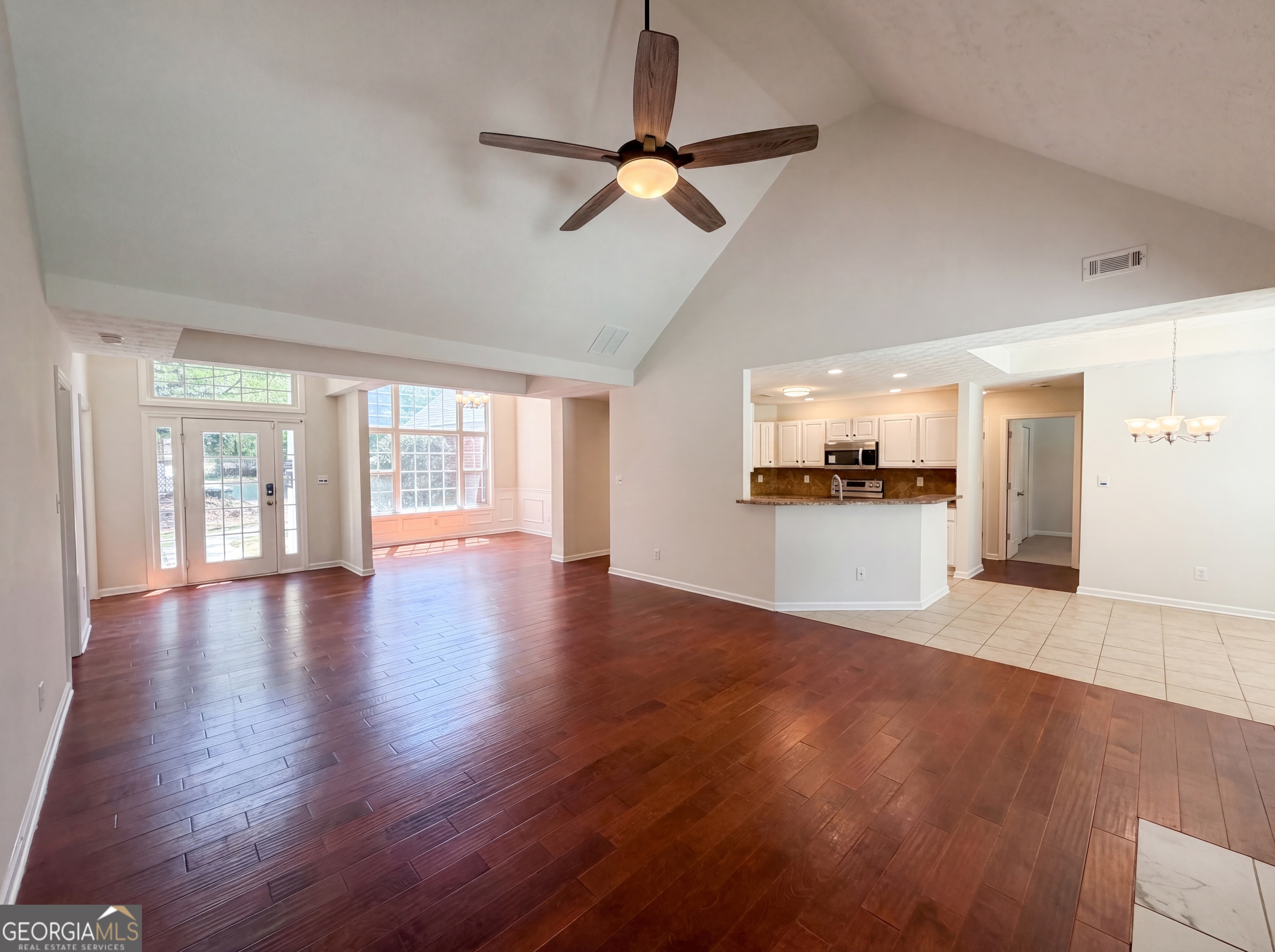 335 Hunters Glen Property Photo 12
