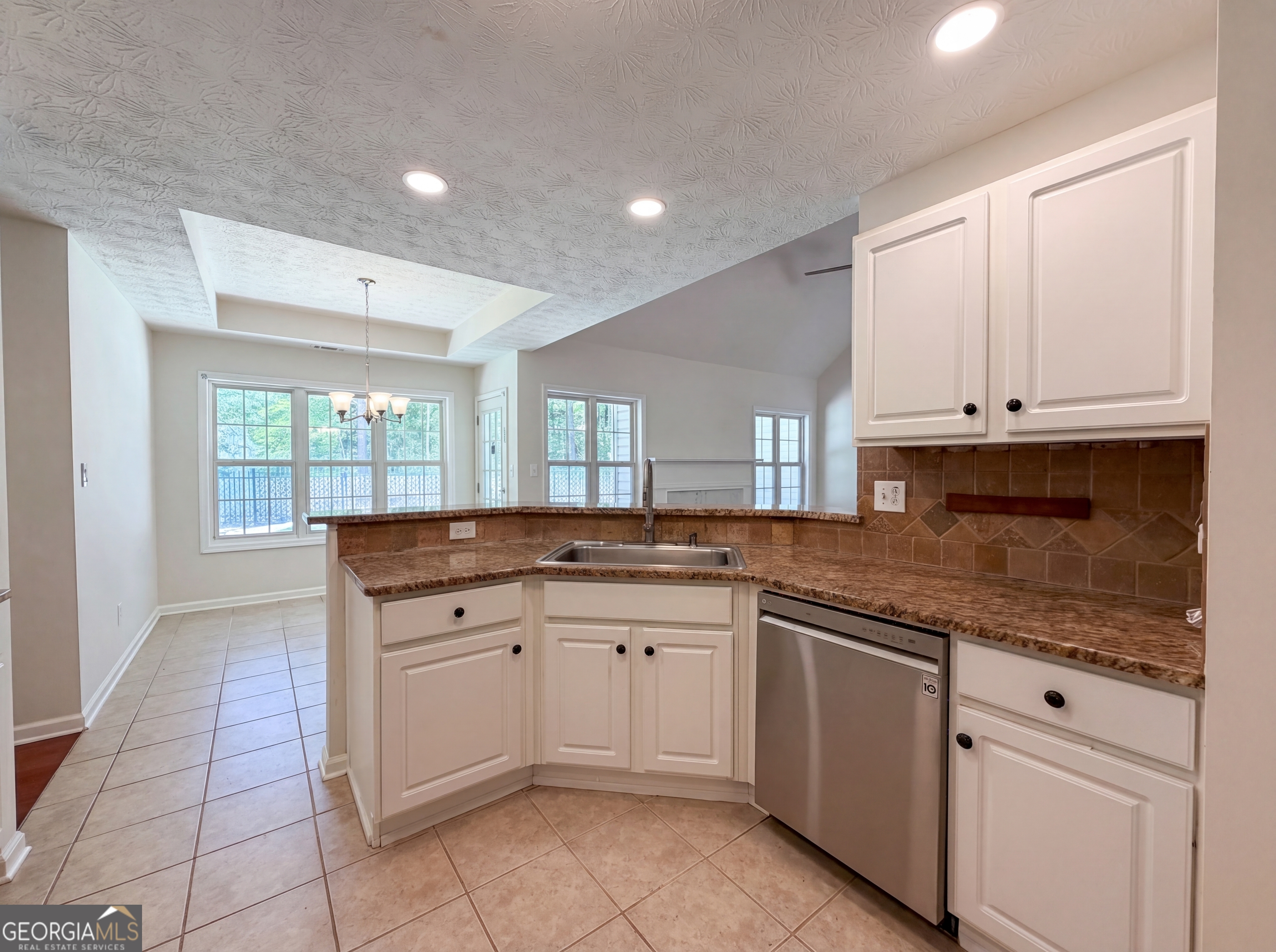 335 Hunters Glen Property Photo 14