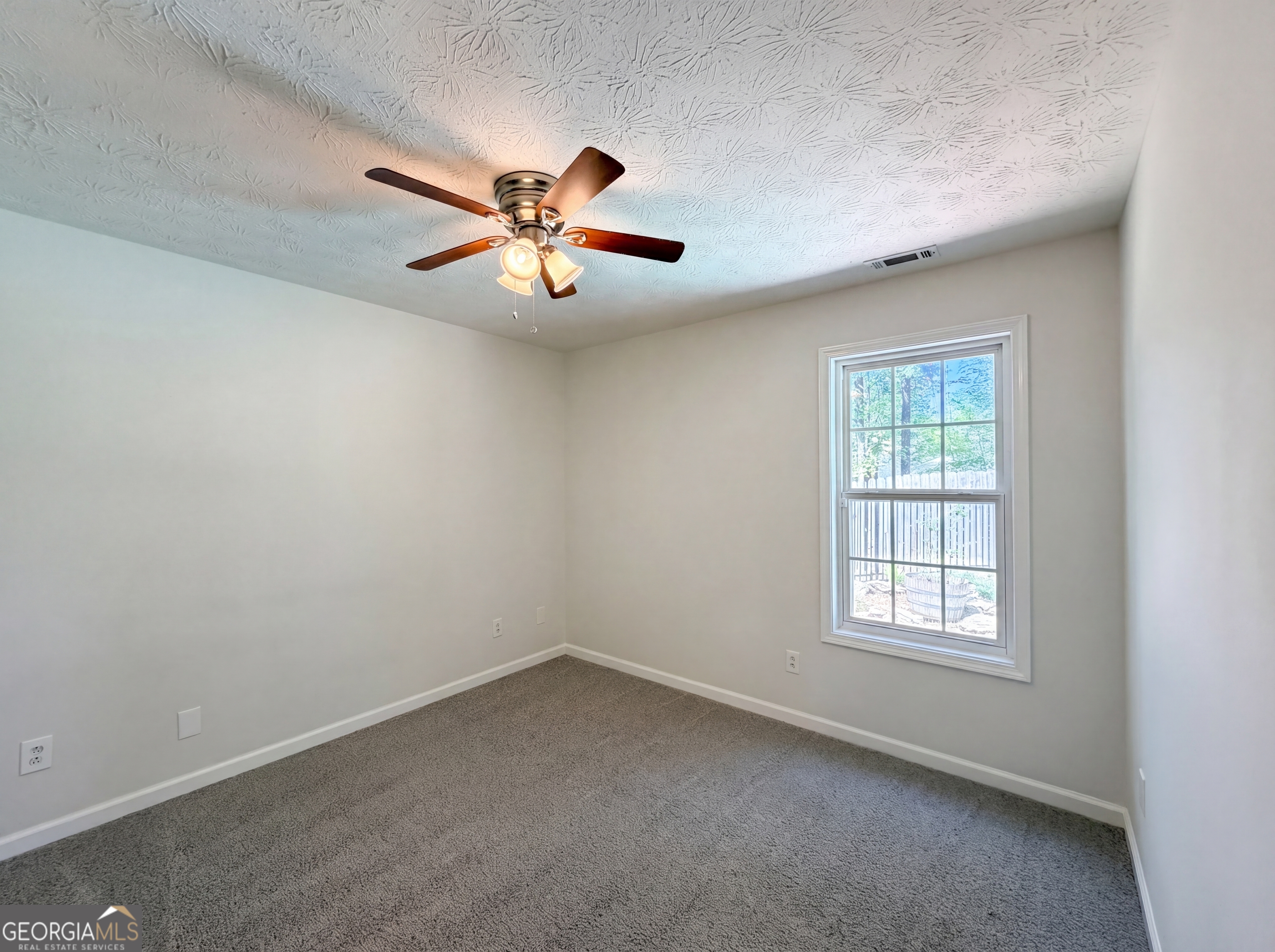 335 Hunters Glen Property Photo 17