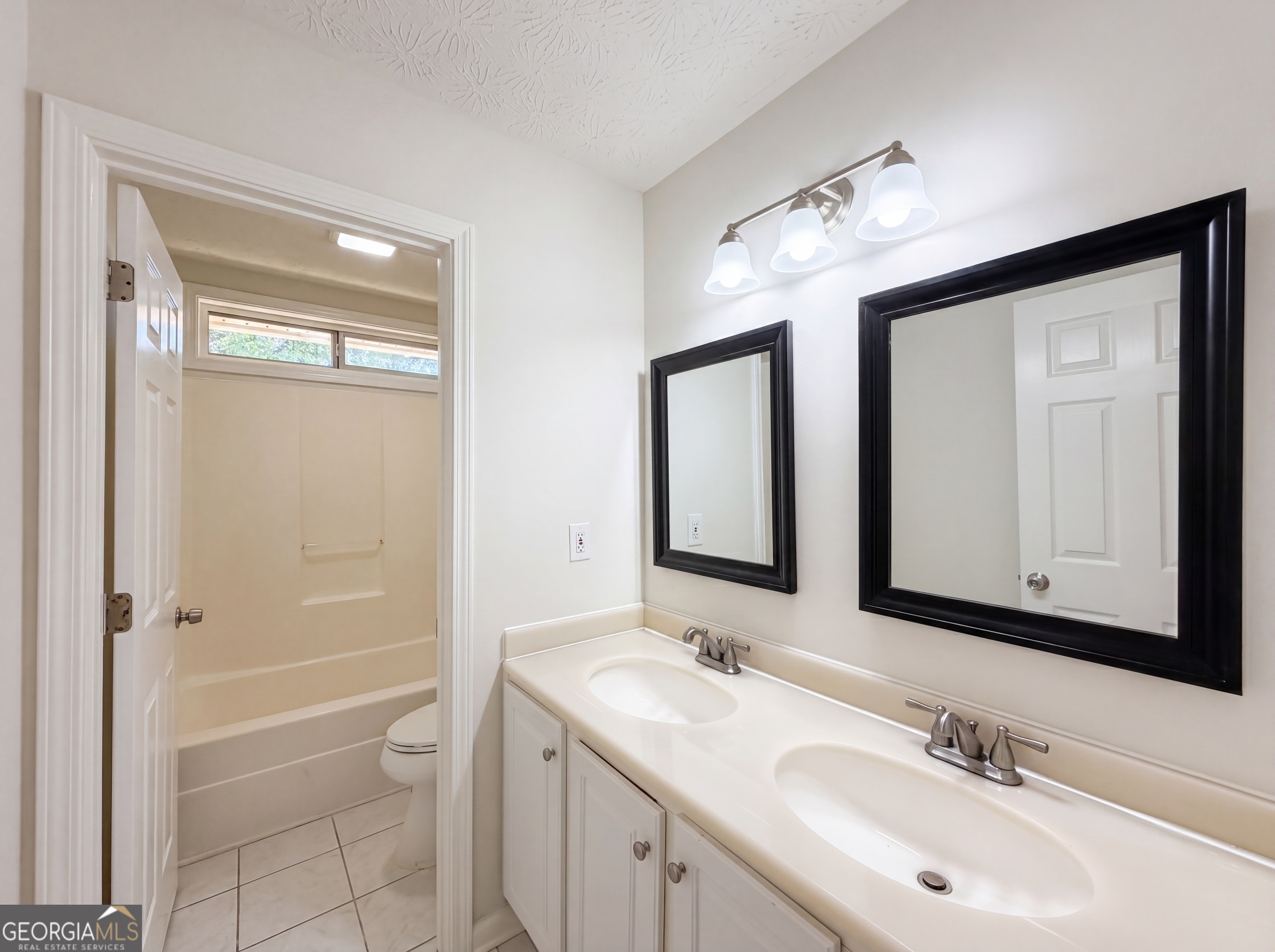 335 Hunters Glen Property Photo 20