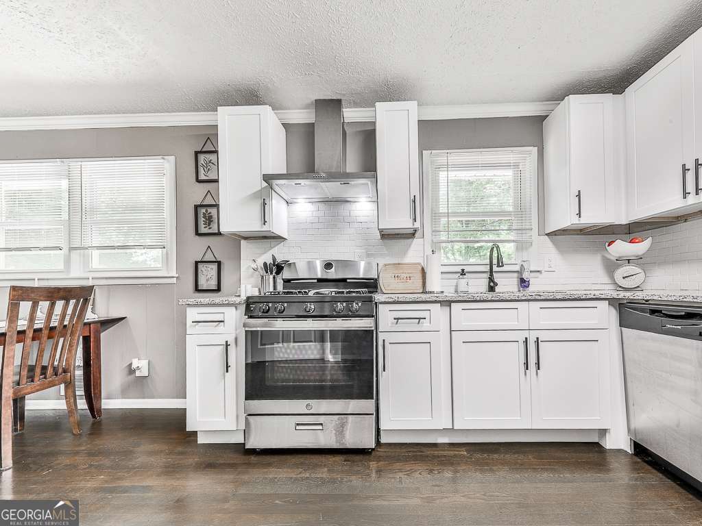 5950 John Street Property Photo 7