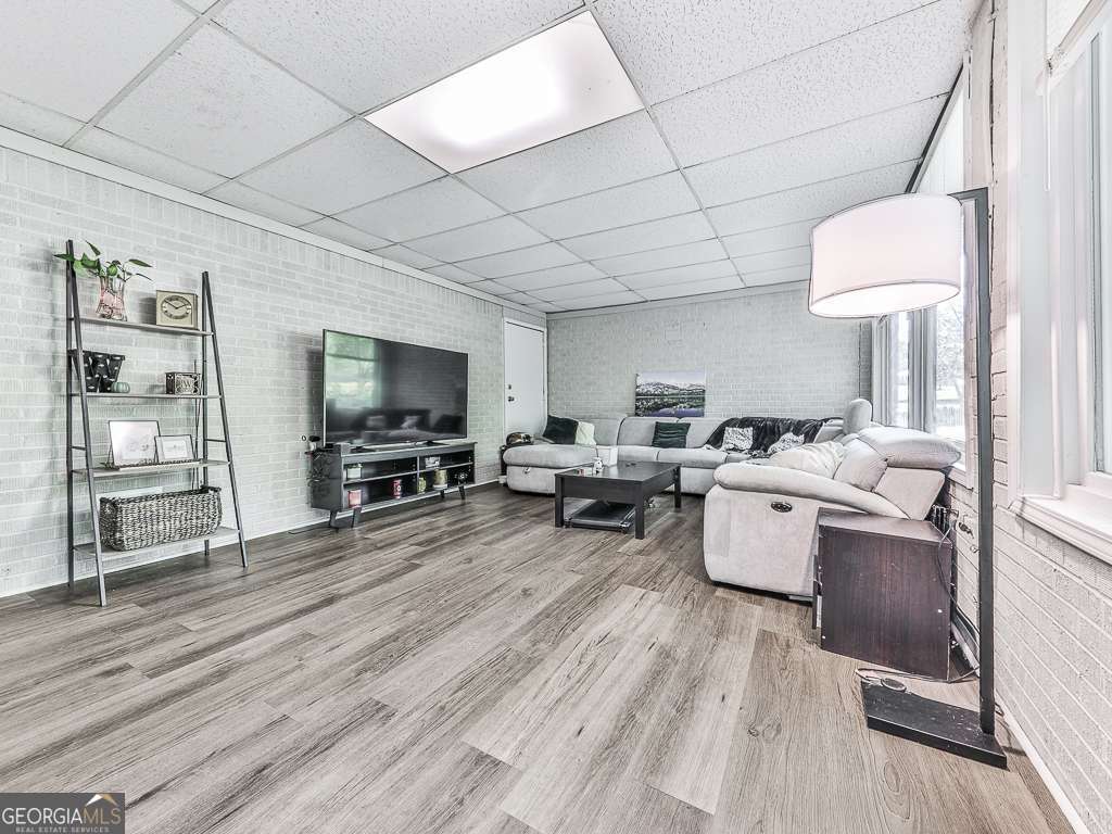 5950 John Street Property Photo 10