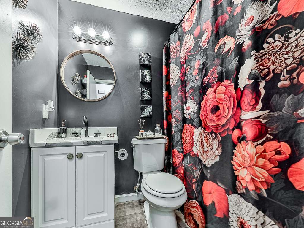 5950 John Street Property Photo 12