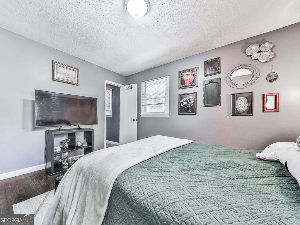 5950 John Street Property Photo 13
