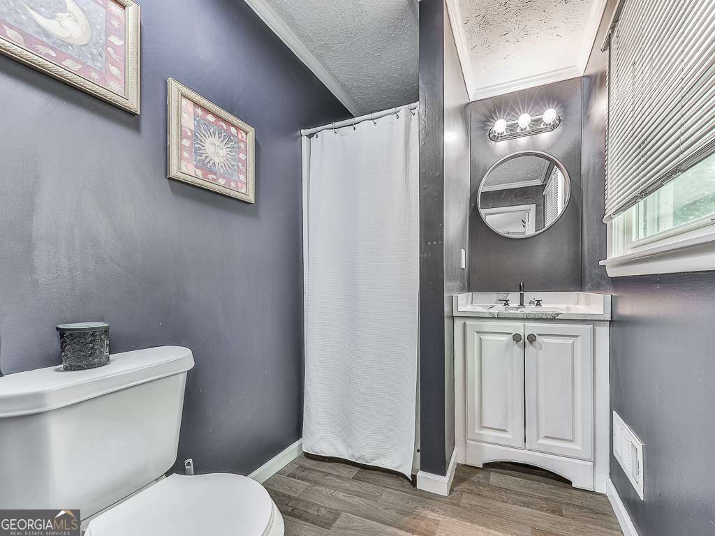 5950 John Street Property Photo 14