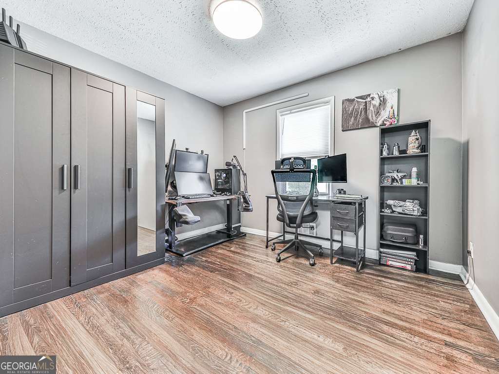 5950 John Street Property Photo 16