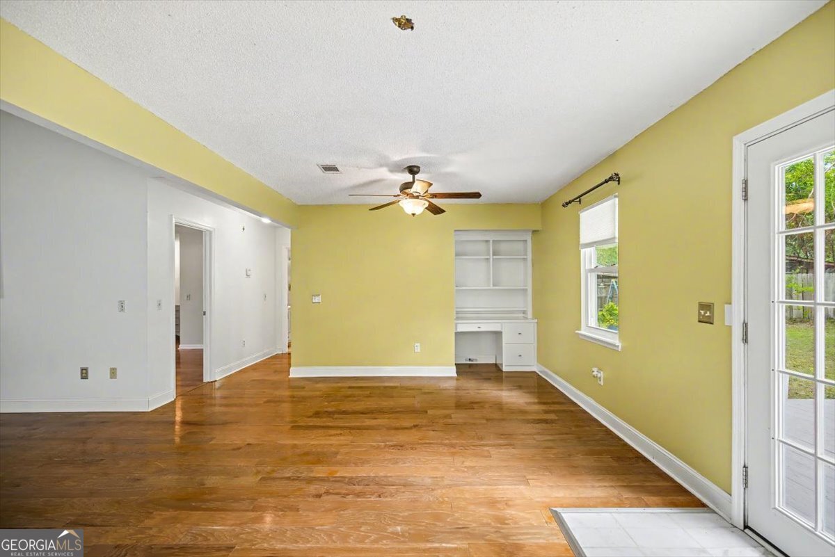 762 Robin Hood Drive Property Photo 6