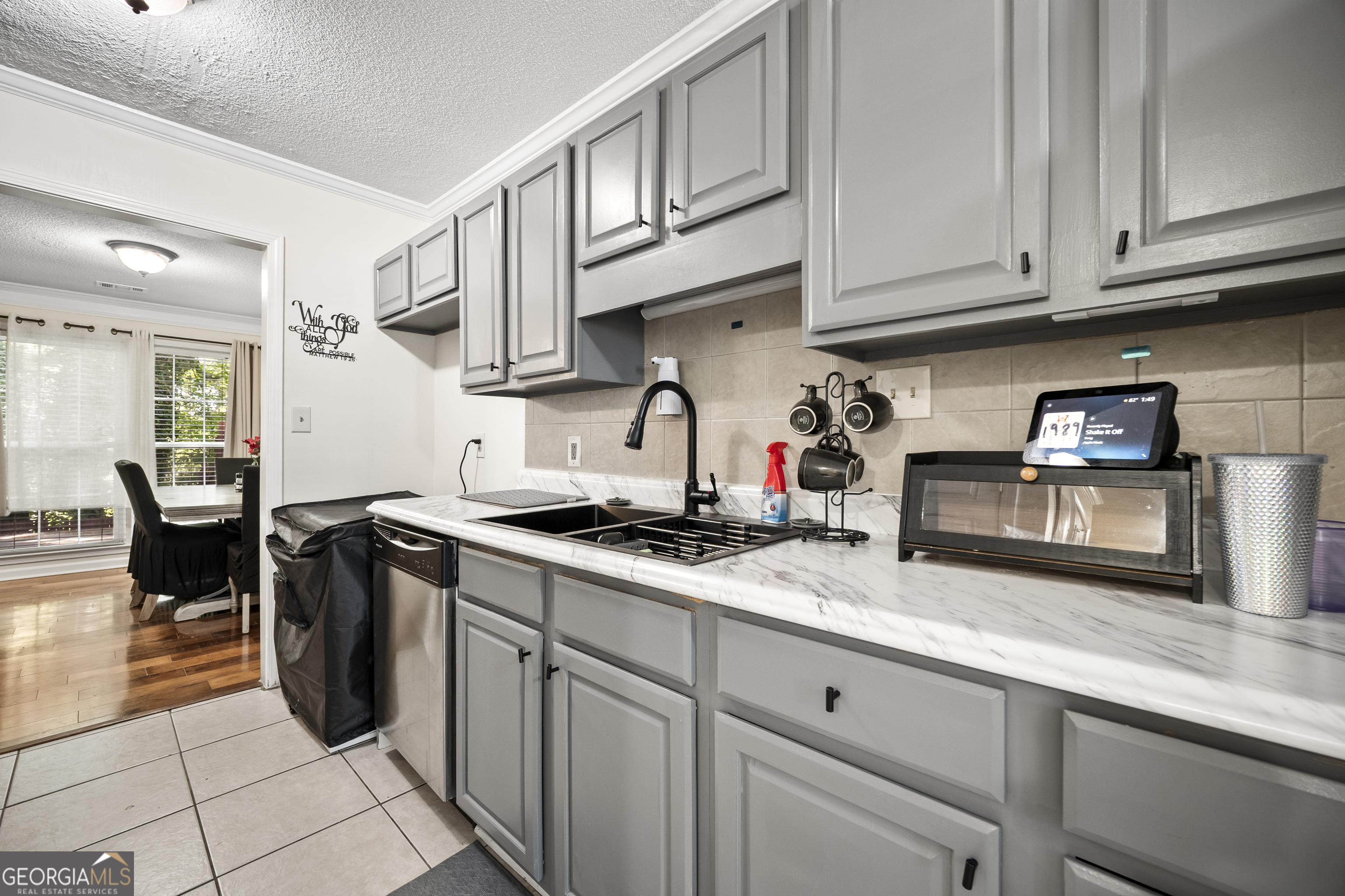 5142 Jenny Drive Property Photo 4