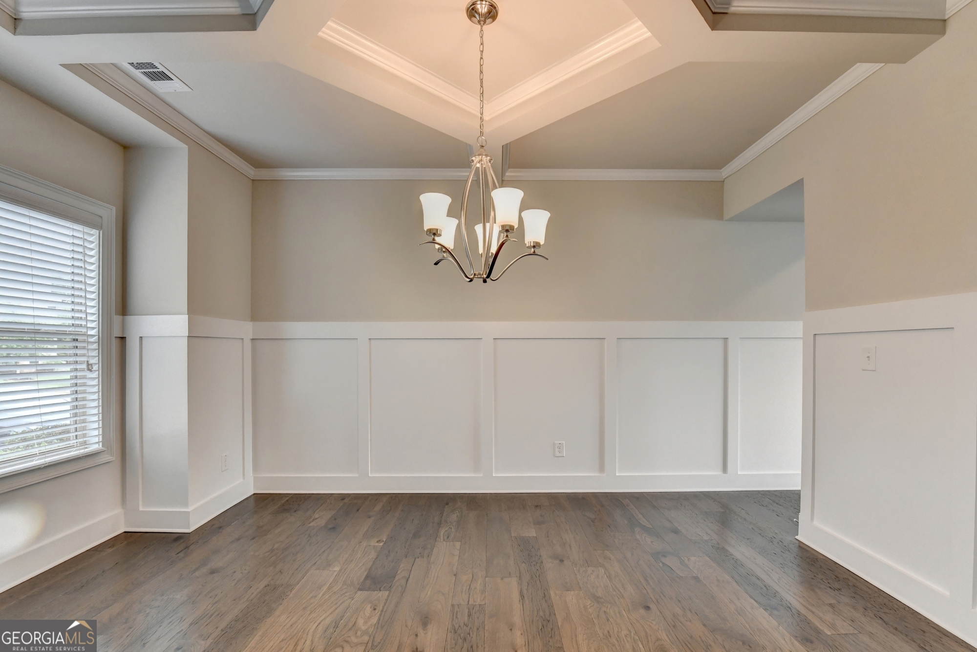 3972 Golden Gate Way Property Photo 6