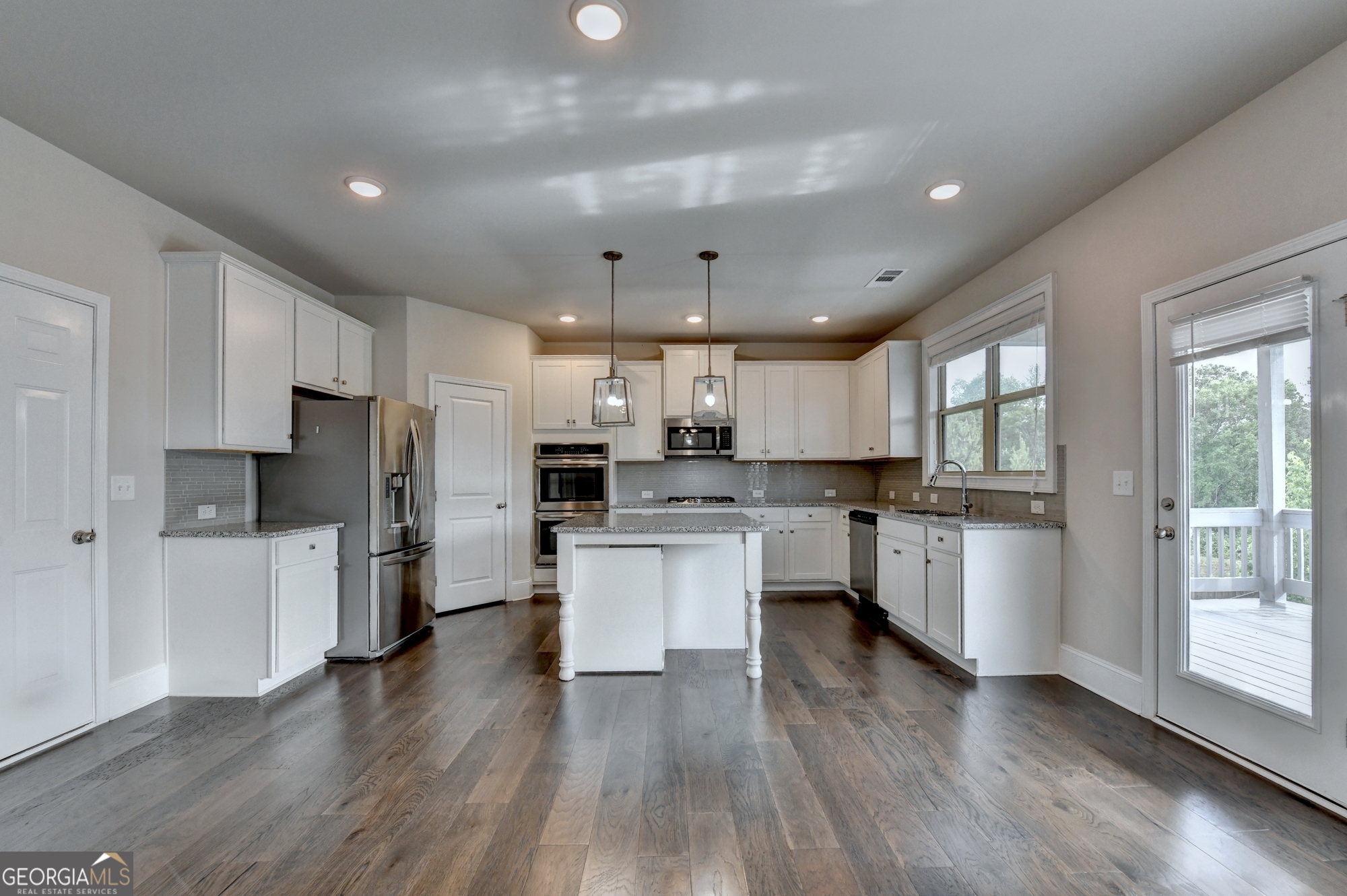 3972 Golden Gate Way Property Photo 17