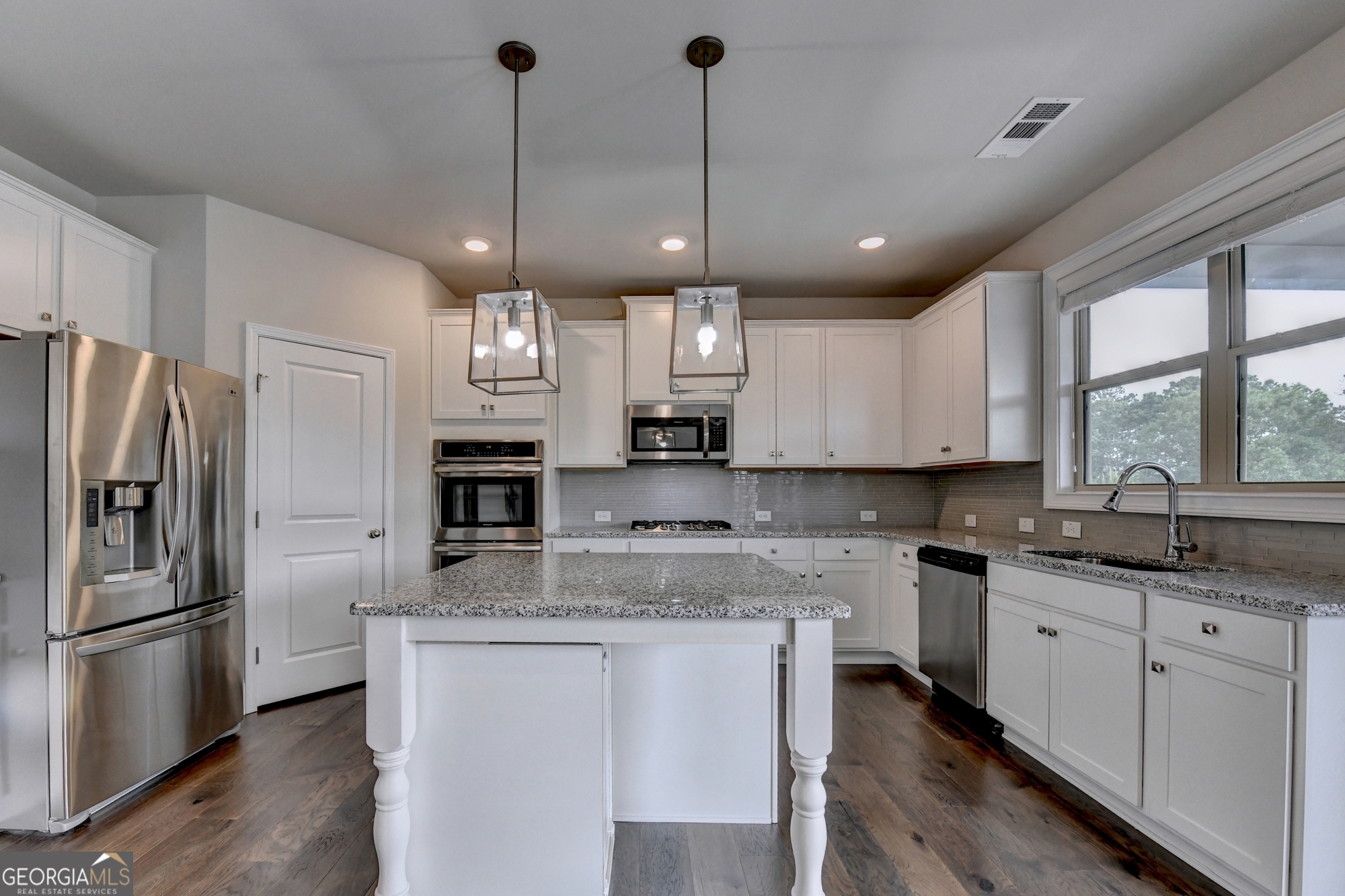 3972 Golden Gate Way Property Photo 20