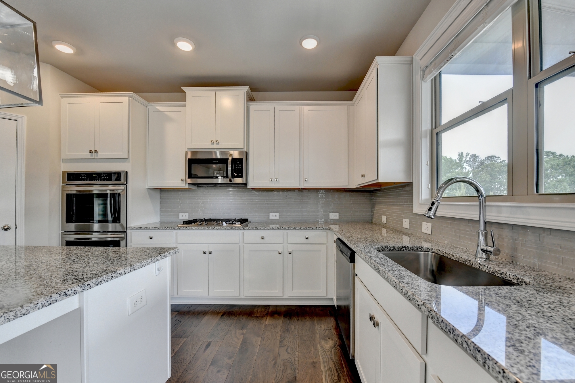 3972 Golden Gate Way Property Photo 21