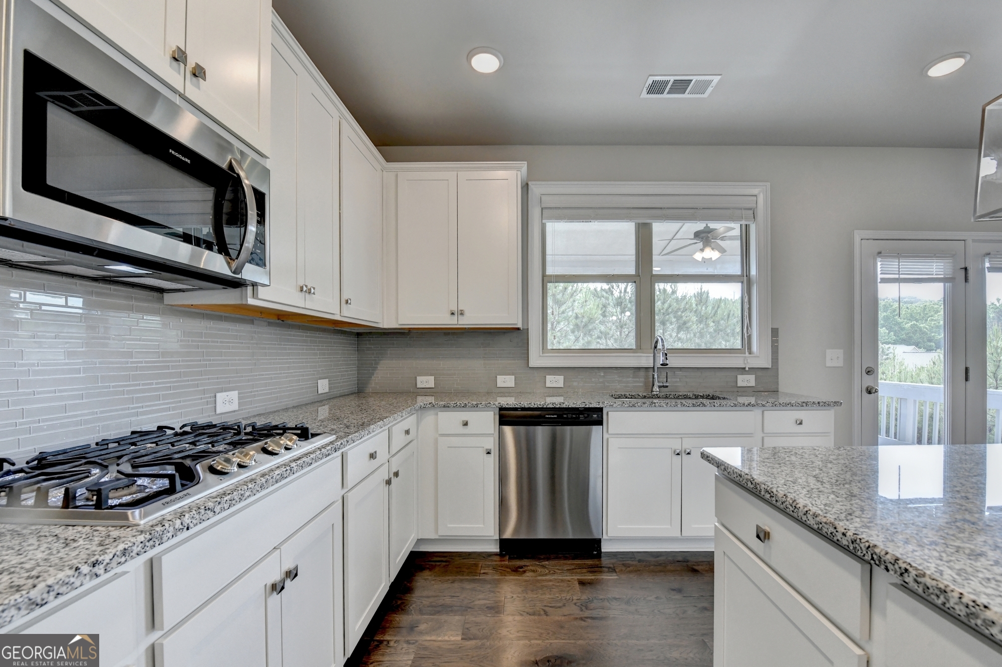 3972 Golden Gate Way Property Photo 22