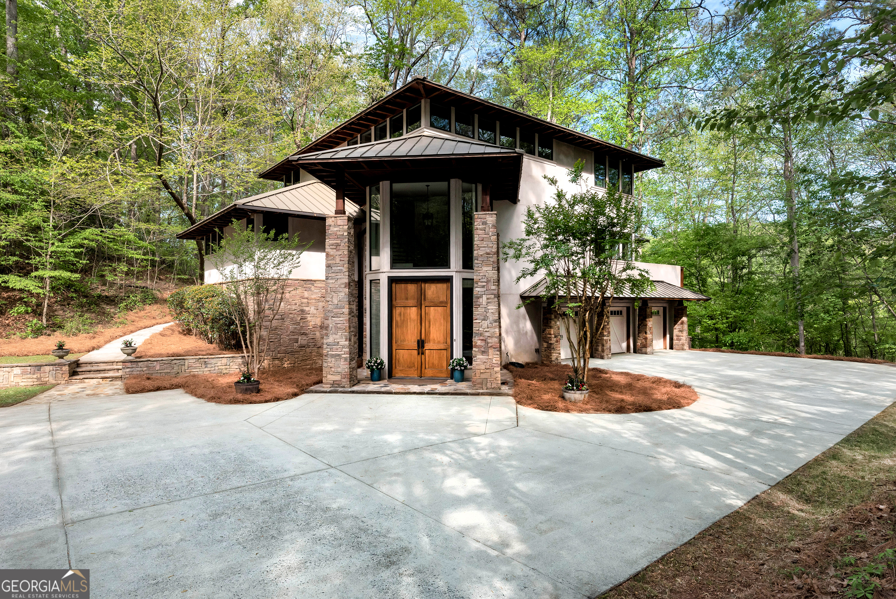 6960 Riverside Drive Property Photo 1