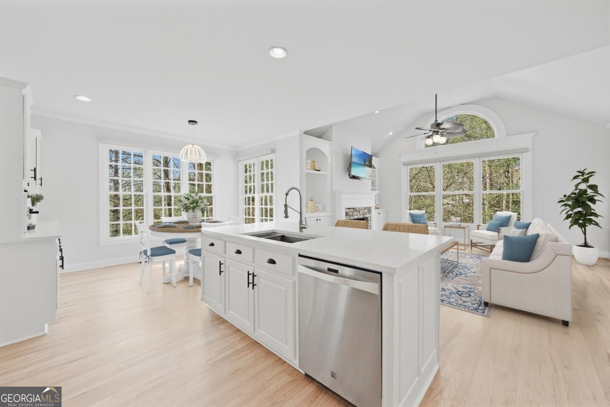 2090 Lake Windward Drive Property Photo 10