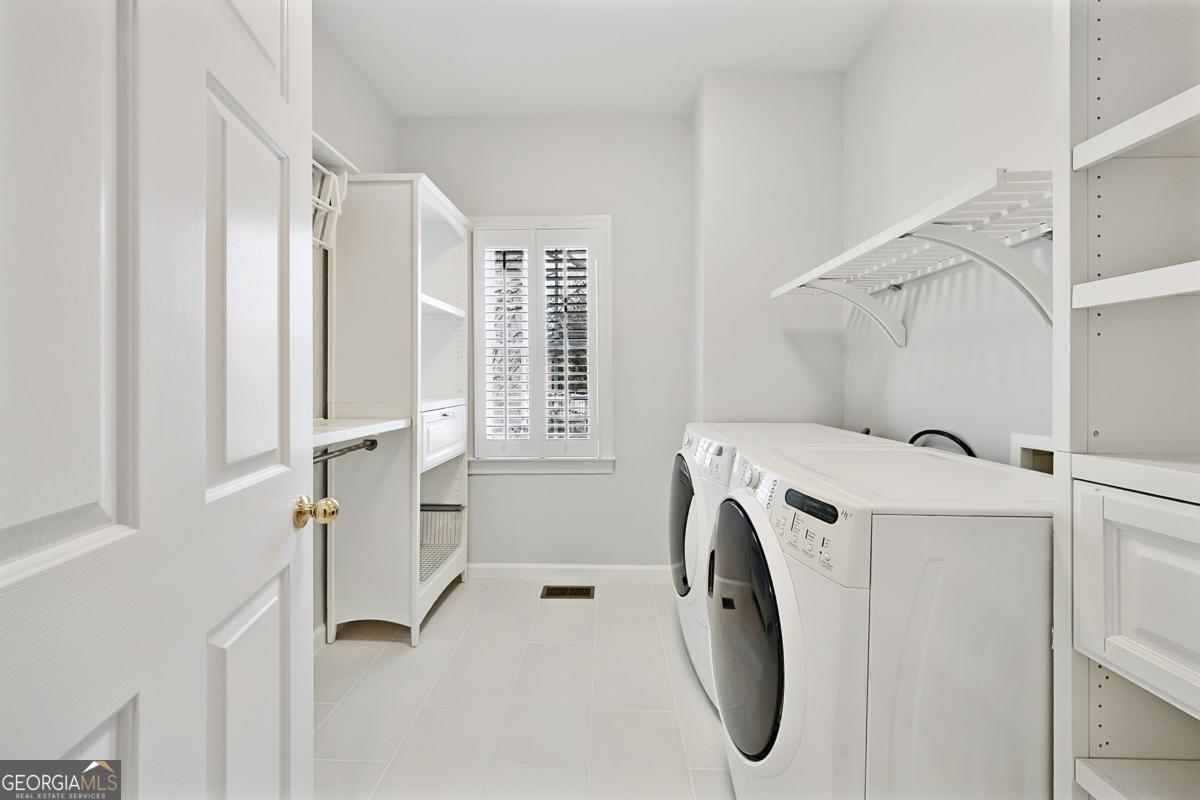 2090 Lake Windward Drive Property Photo 13