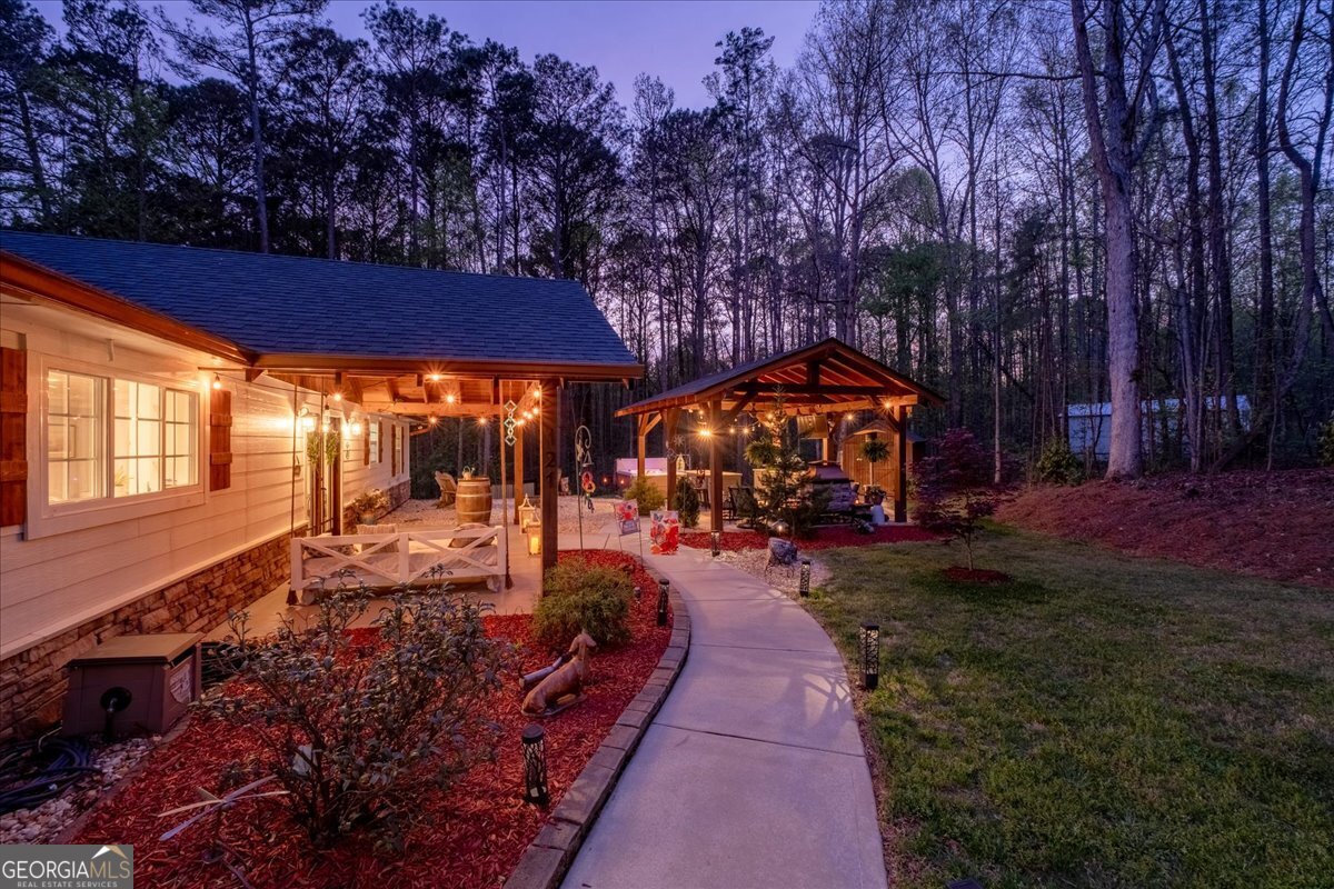 121 Willow Creek Lane Property Photo 3