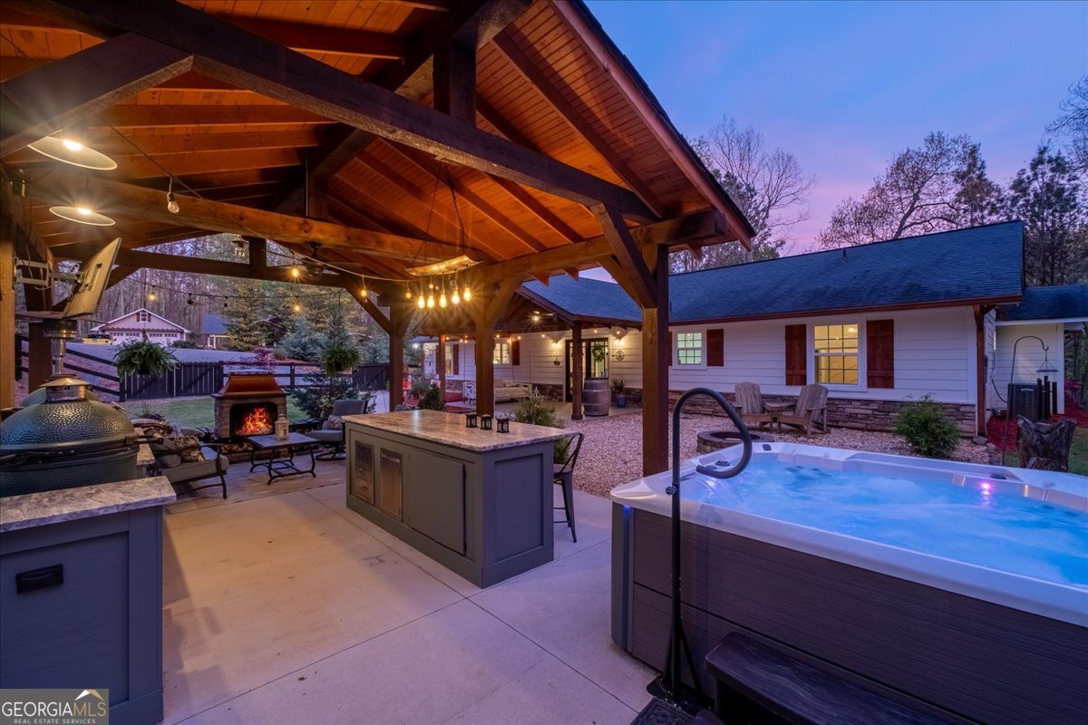 121 Willow Creek Lane Property Photo 4