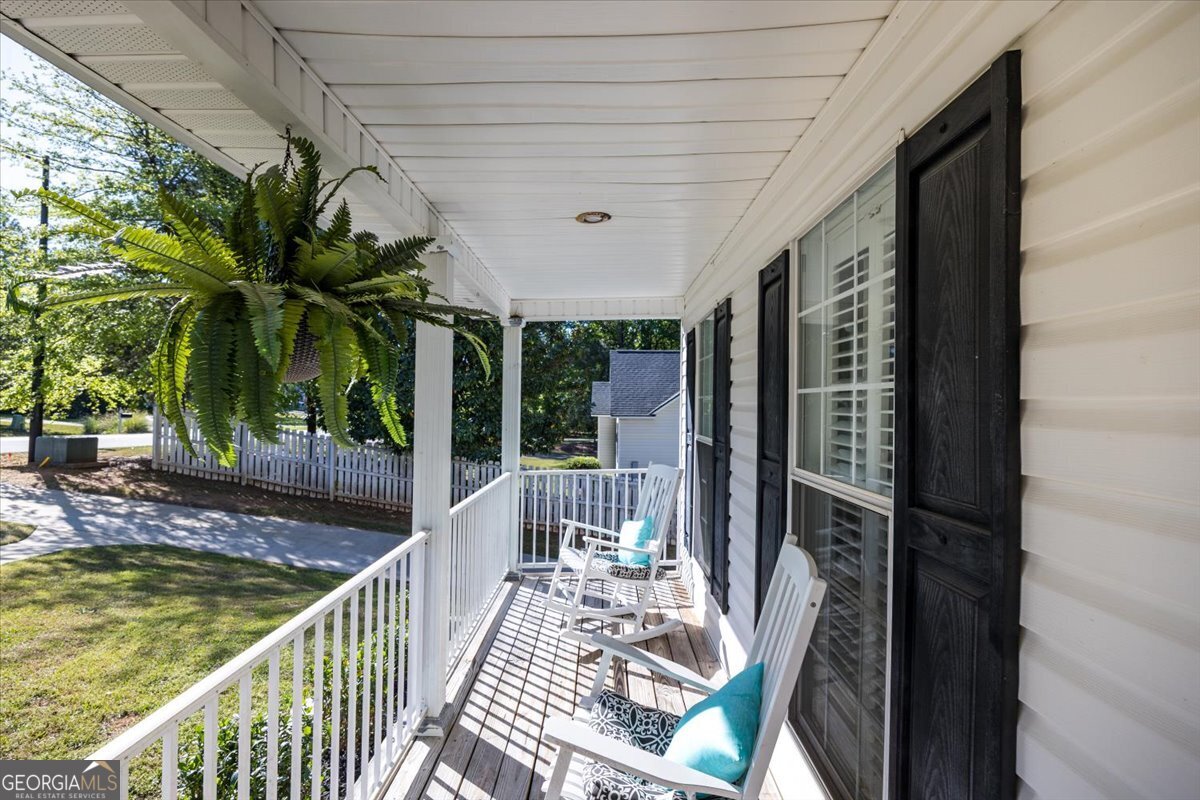 166 Howard Court Property Photo 4