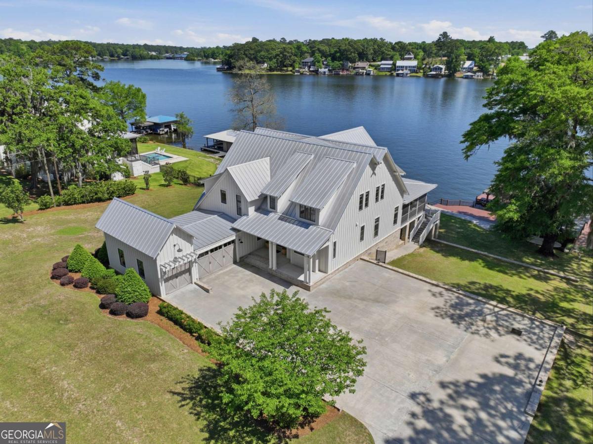 620 Lakeshore Drive Property Photo 2
