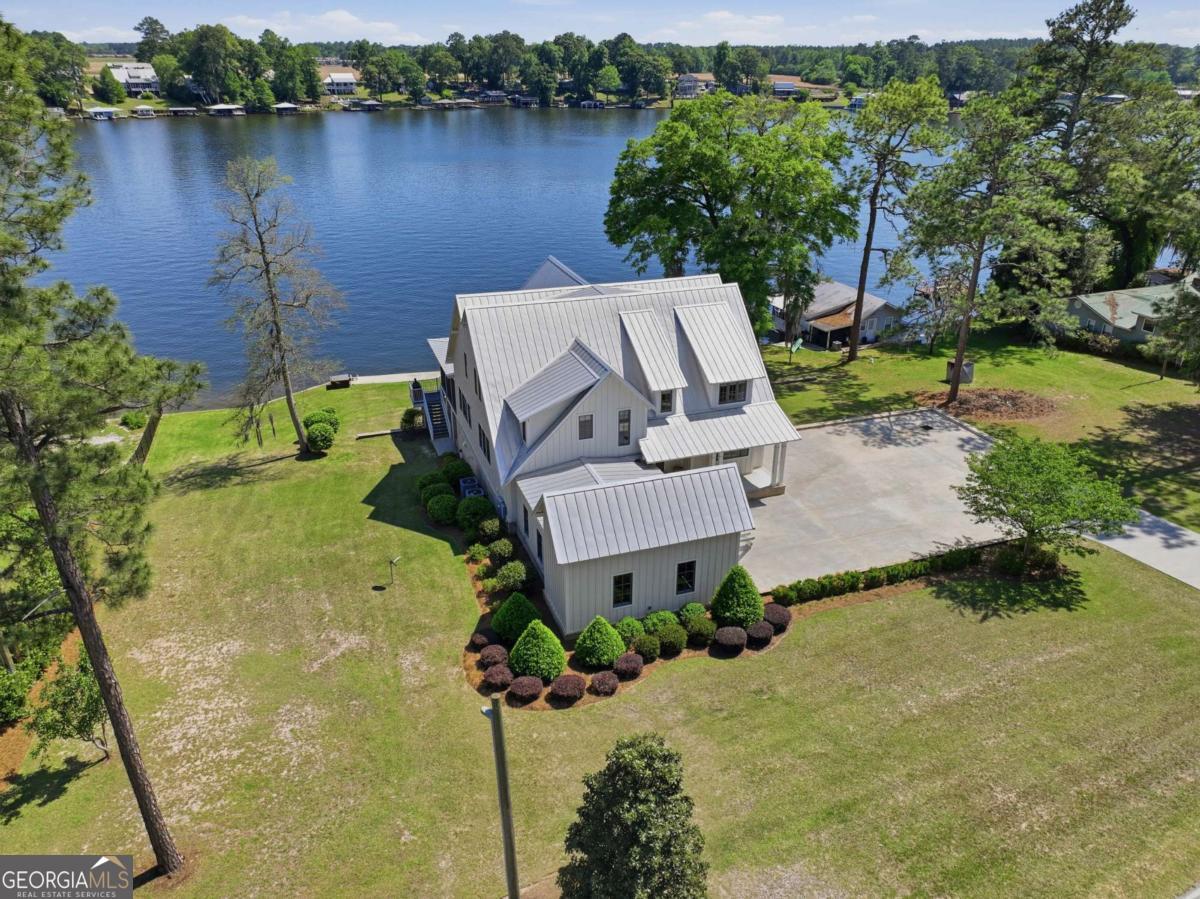 620 Lakeshore Drive Property Photo 3